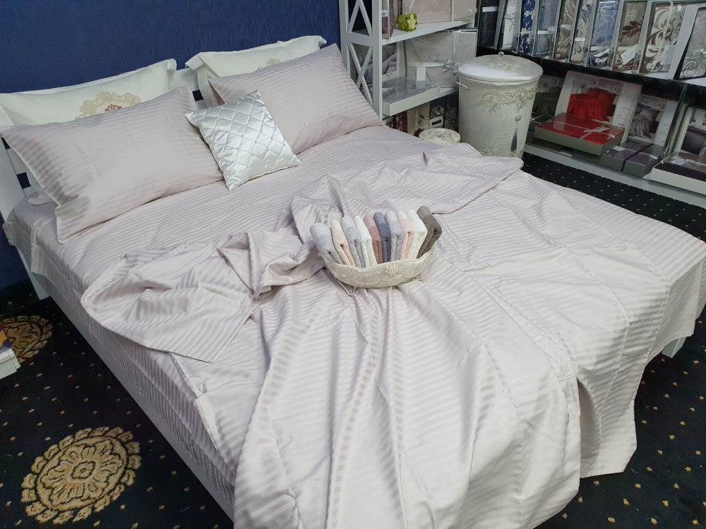 Комплект постельного белья Komfort-tekstil Сатин Stripe PREMIUM, ASH PINK 1/1см (Двуспальный)
Комплект постельного белья Komfort-tekstil Сатин Stripe PREMIUM, ASH PINK 1/1см (Двуспальный)