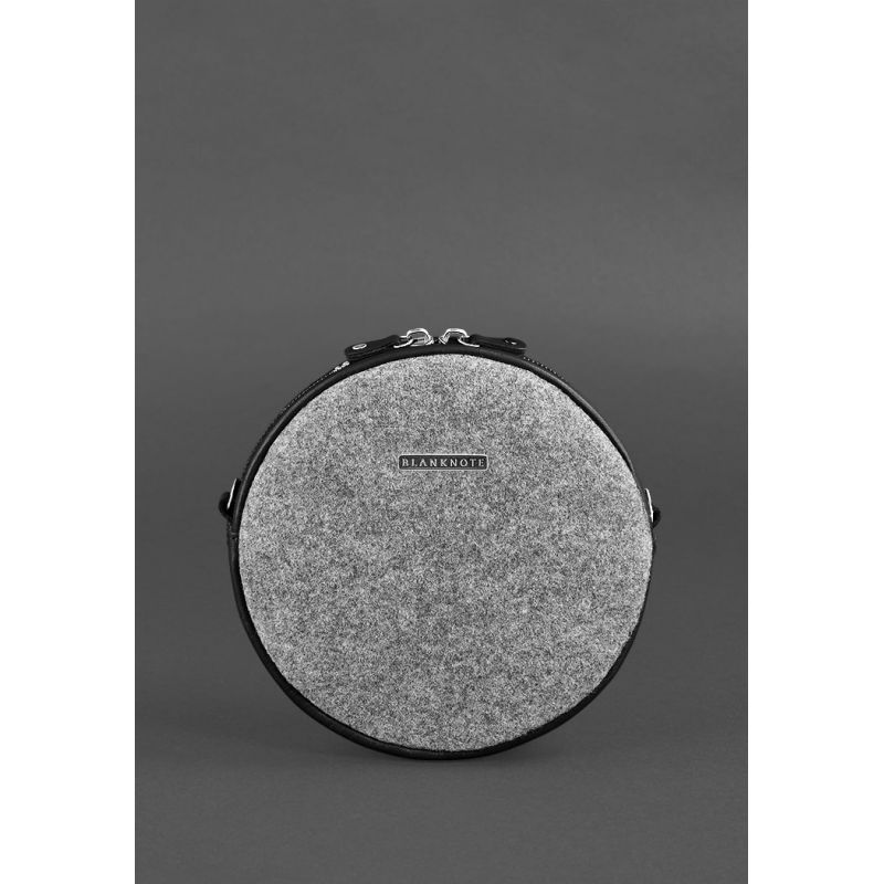 Круглая фетровая сумка таблетка с кожаными черными вставками BlankNote BN-BAG-23-felt-g Серый
Круглая фетровая сумка таблетка с кожаными черными вставками BlankNote BN-BAG-23-felt-g Серый