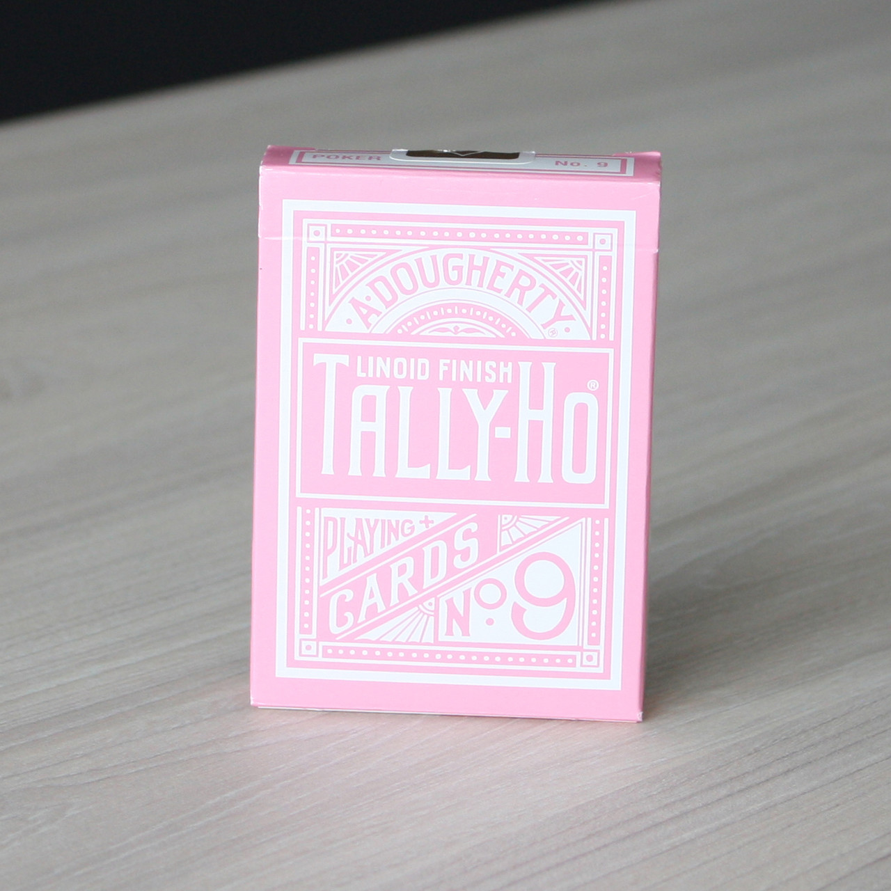 Карты игральные USPCC Tally Ho Reverse Circle back Pink Limited Ed. by Aloy Studios розовые
Карты игральные USPCC Tally Ho Reverse Circle back Pink Limited Ed. by Aloy Studios розовые