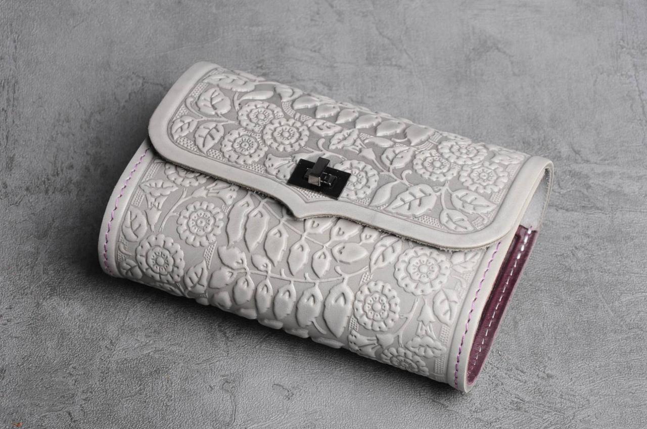 Женская кожаная сумочка-клатч тиснение Boxwell ld-61 gray/purple на плечо, на пояс
Женская кожаная сумочка-клатч тиснение Boxwell ld-61 gray/purple на плечо, на пояс