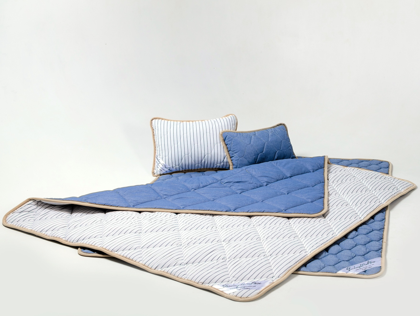 Комплект дитячий 3 в 1 Goodnight.Store (Max, Ковдра 140х100 + Наматрацник 70х140 + Подушка 40х40) з овечої вовни Мериносу всесезонний синій / білий у смужку
Комплект дитячий 3 в 1 Goodnight.Store (Max, Ковдра 140х100 + Наматрацник 70х140 + Подушка 40х40) з овечої вовни Мериносу всесезонний синій / білий у смужку