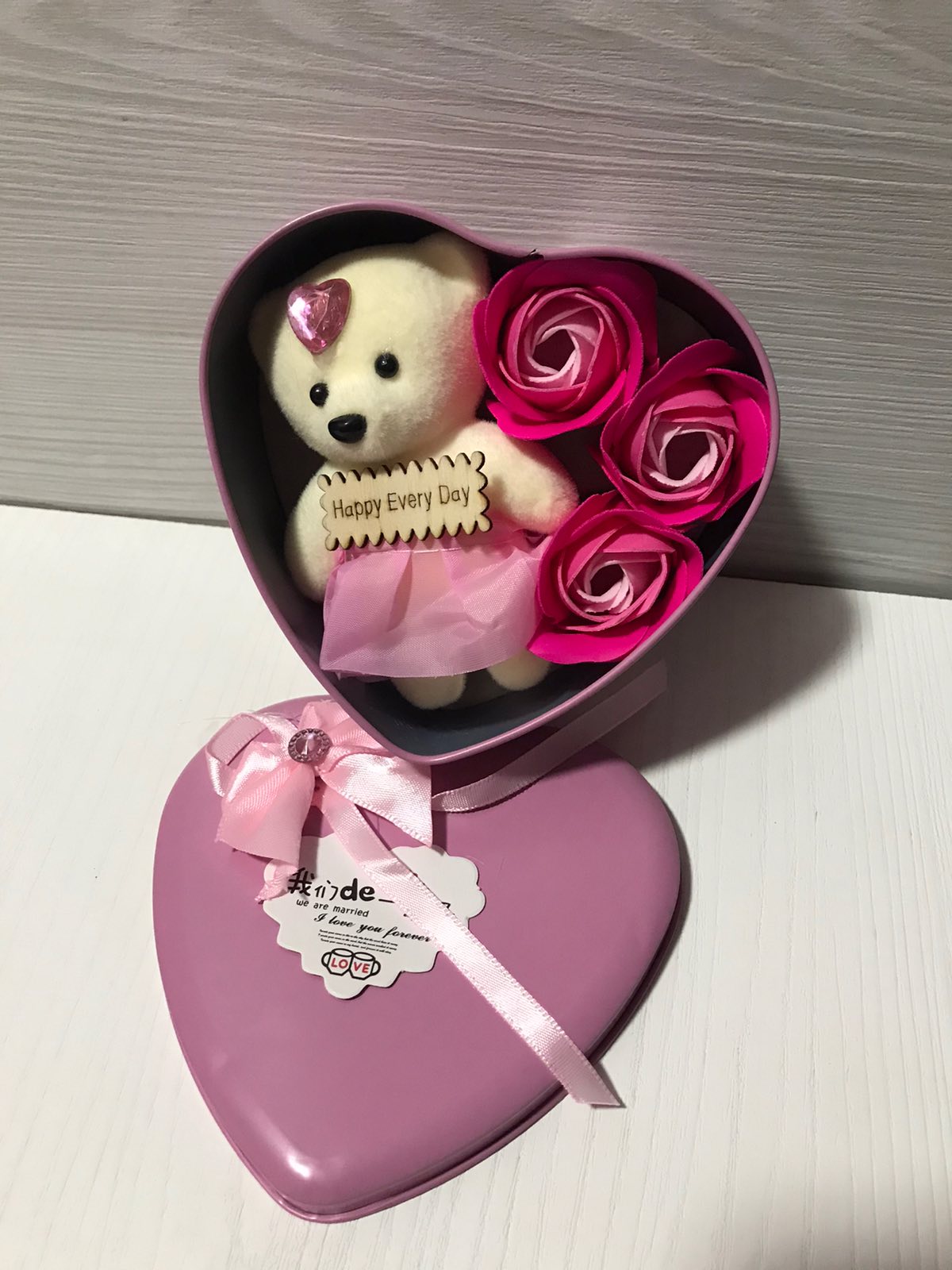 Подарочный набор Bear & Flowers Rose розы из мыла в коробке в виде сердца с плюшевым медведем для женщин и мужчин Розовый
Подарочный набор Bear & Flowers Rose розы из мыла в коробке в виде сердца с плюшевым медведем для женщин и мужчин Розовый
