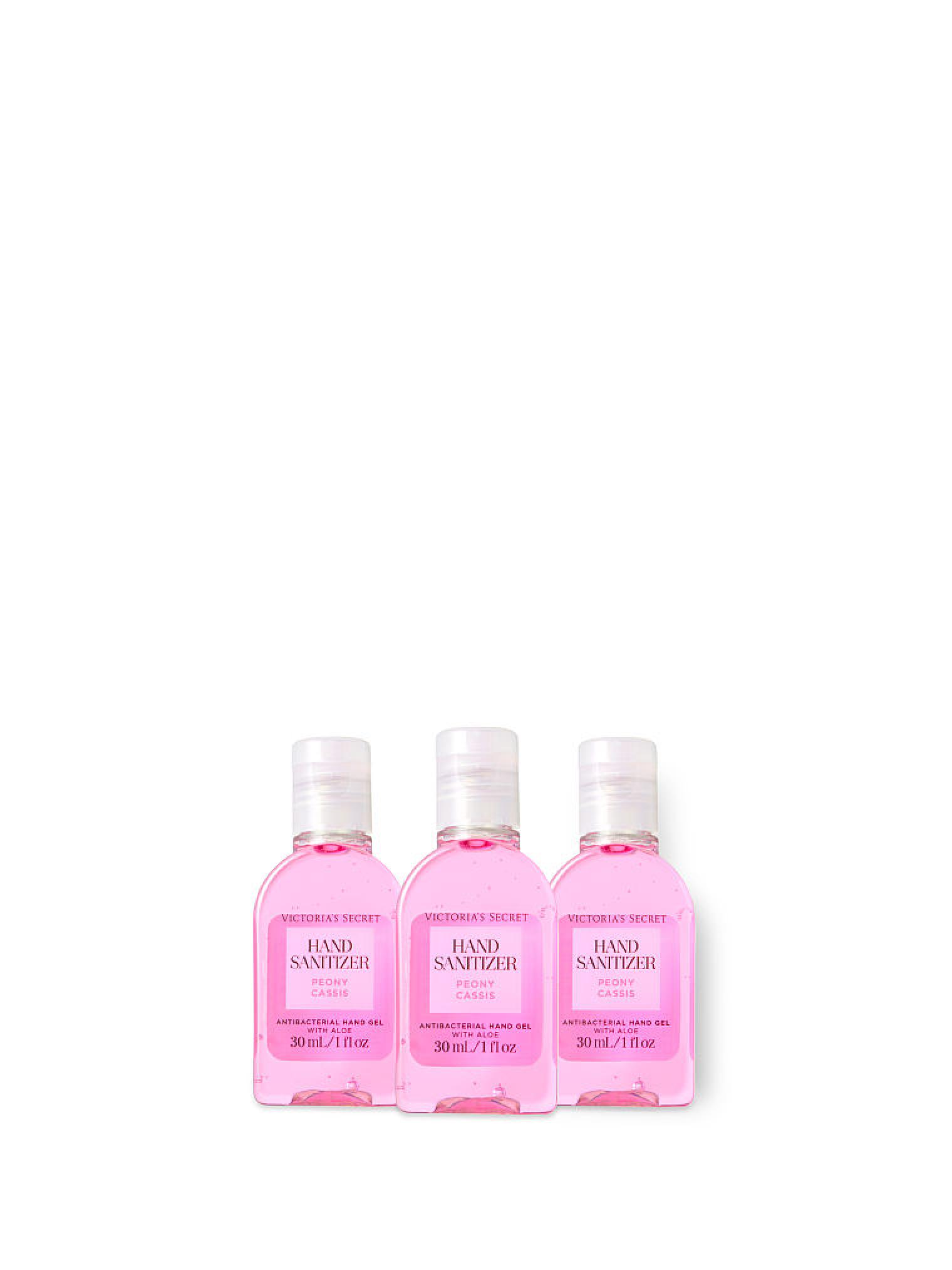 Набор санитайзеров для рук Peony Cassis (3 шт х 30 мл) Victoria's Secret VSS00686 90 мл Малиновый
Набор санитайзеров для рук Peony Cassis (3 шт х 30 мл) Victoria's Secret VSS00686 90 мл Малиновый