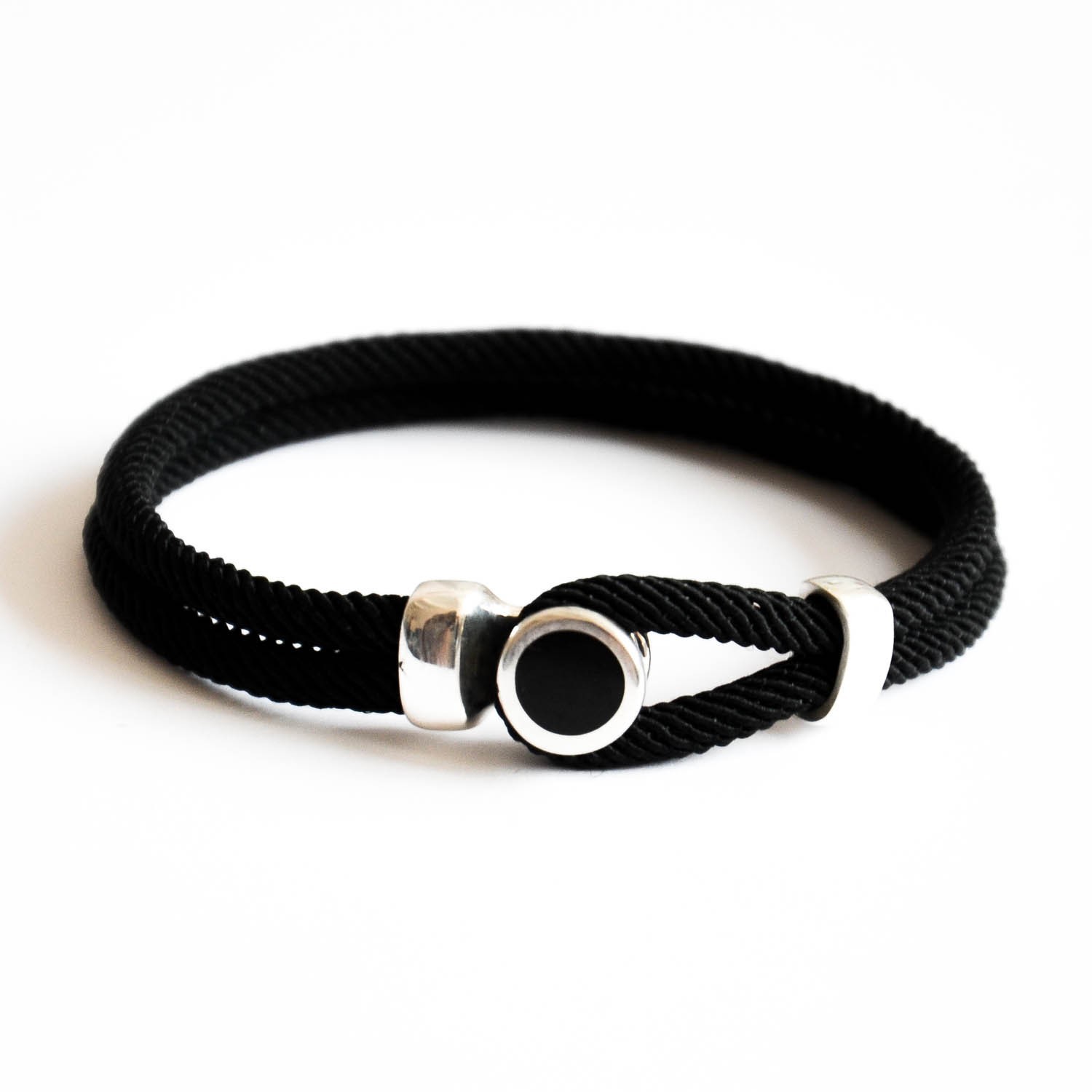 Браслет TOTEM Adventure Jewelry серебряный с черным шнурком и эмалью 18 см (0130-11-1)
Браслет TOTEM Adventure Jewelry серебряный с черным шнурком и эмалью 18 см (0130-11-1)