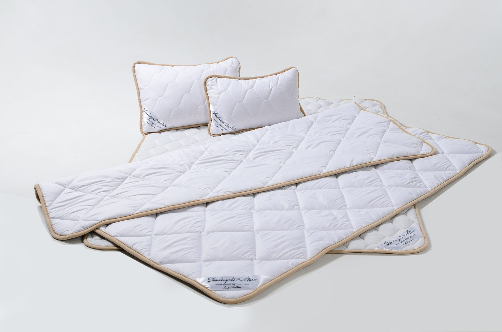 Комплект для сна двухспальный Одеяло и подушки из мериносов шерсти Goodnight Store Standart Белый
Комплект для сна двухспальный Одеяло и подушки из мериносов шерсти Goodnight Store Standart Белый