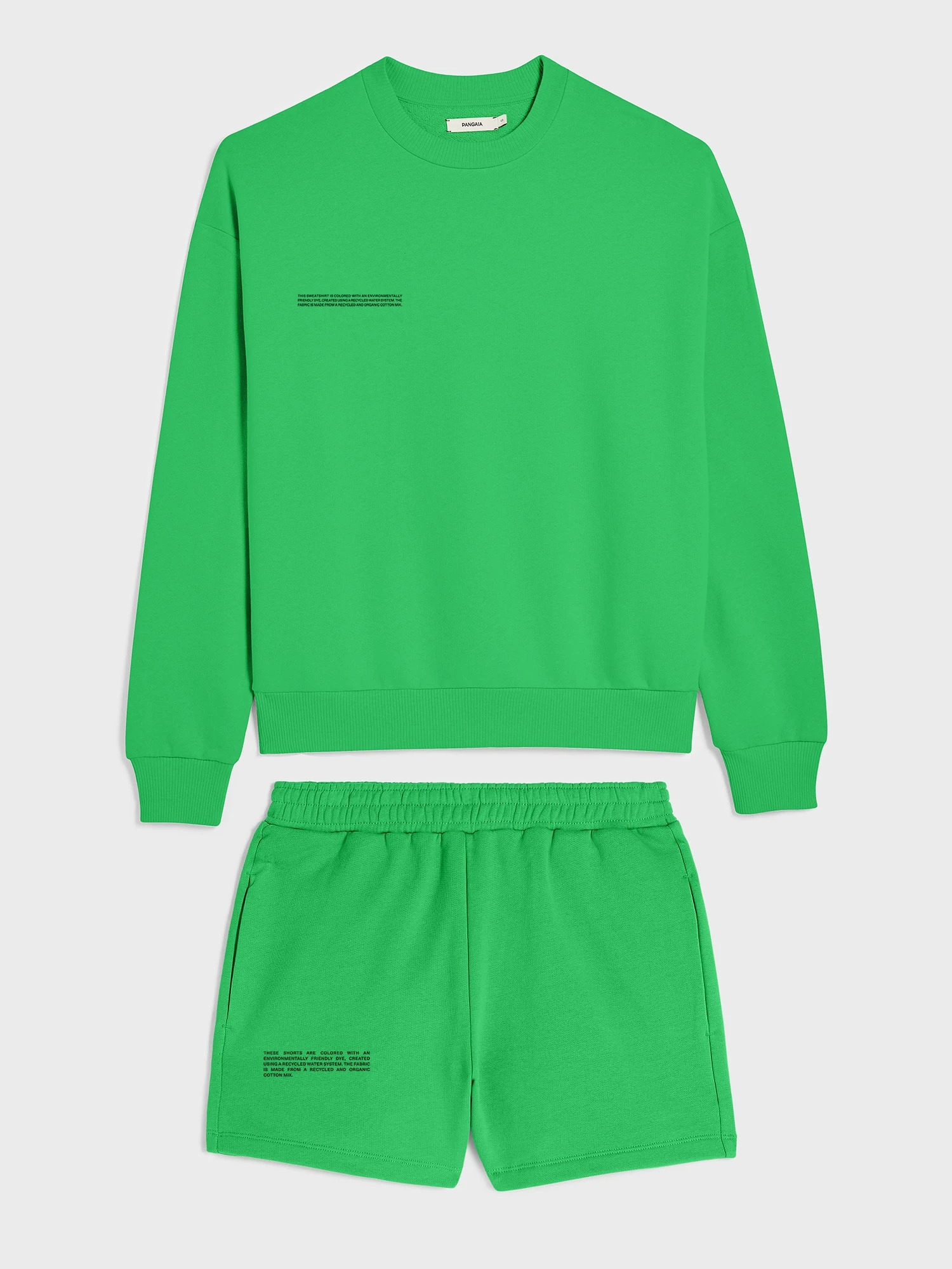 Облегченный женский oversized костюм (свитшот и шорты) из органического хлопка The Pangaia Lightweight Organic Cotton Suit Marine Green зеленый S
Облегченный женский oversized костюм (свитшот и шорты) из органического хлопка The Pangaia Lightweight Organic Cotton Suit Marine Green зеленый S