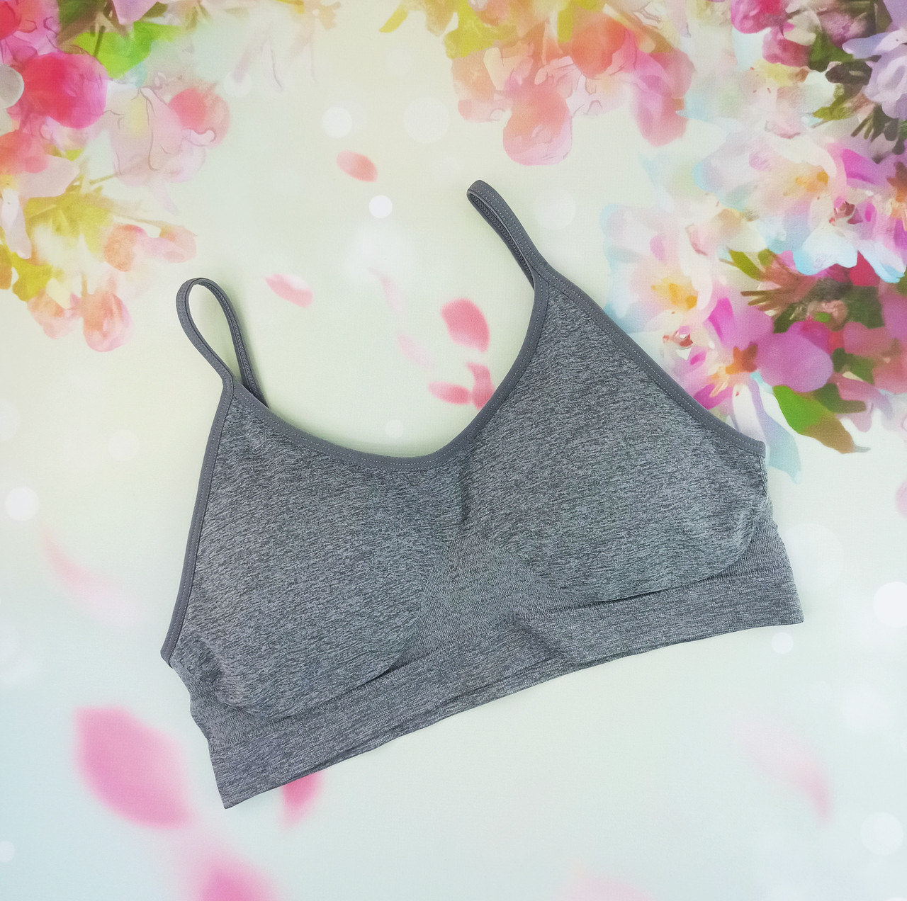 Топик женские Secret Prossessions от Primark бесшовный на поролоне плотный М серый
Топик женские Secret Prossessions от Primark бесшовный на поролоне плотный М серый