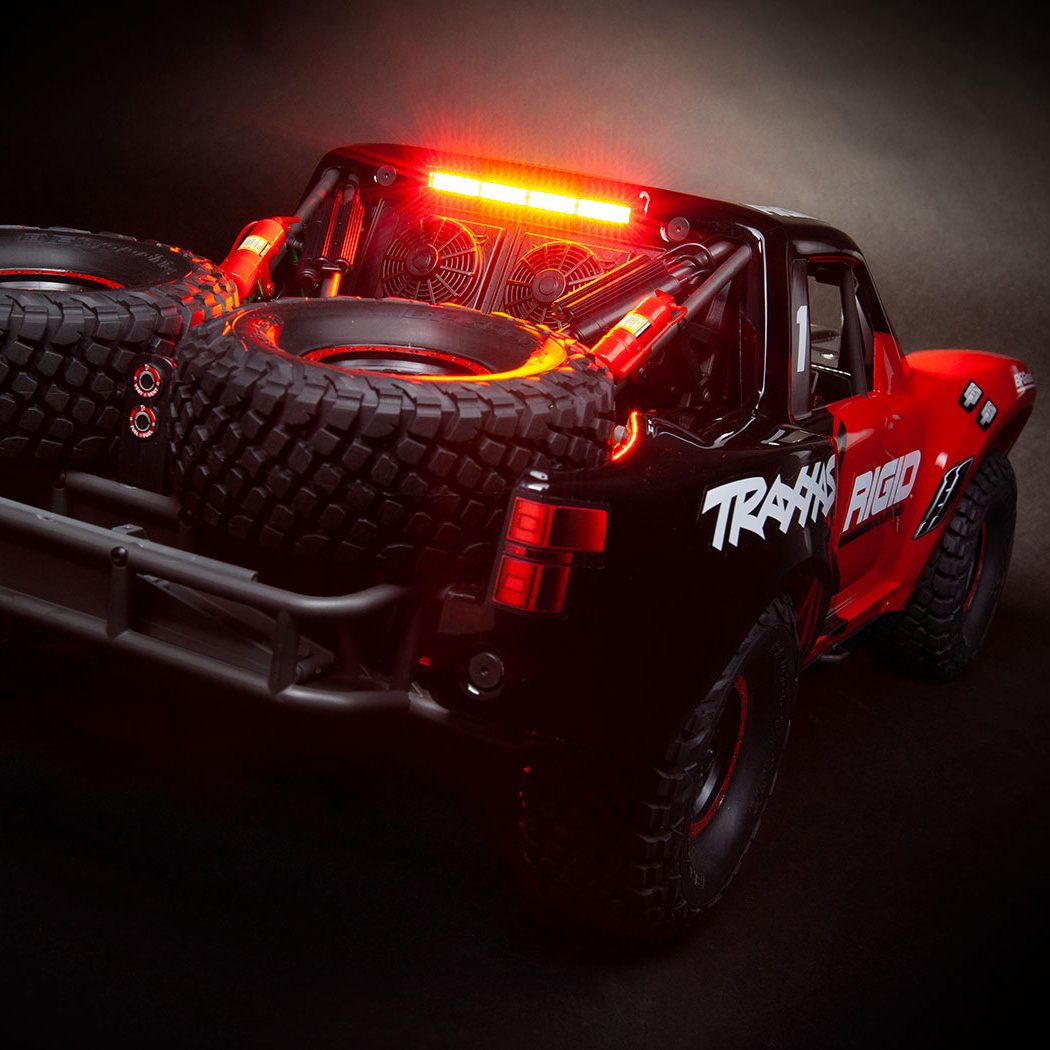 Линейный прожектор Traxxas Unlimited Desert Racer LED 100мм 24 красных и 24 желтых светодиода 2 ряда задний (8487)
Линейный прожектор Traxxas Unlimited Desert Racer LED 100мм 24 красных и 24 желтых светодиода 2 ряда задний (8487)