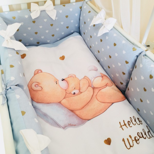 Комплект в кроватку Маленькая соня Happy Baby поплин стандарт с бортиками 6 предметов детский голубой арт.025007
Комплект в кроватку Маленькая соня Happy Baby поплин стандарт с бортиками 6 предметов детский голубой арт.025007