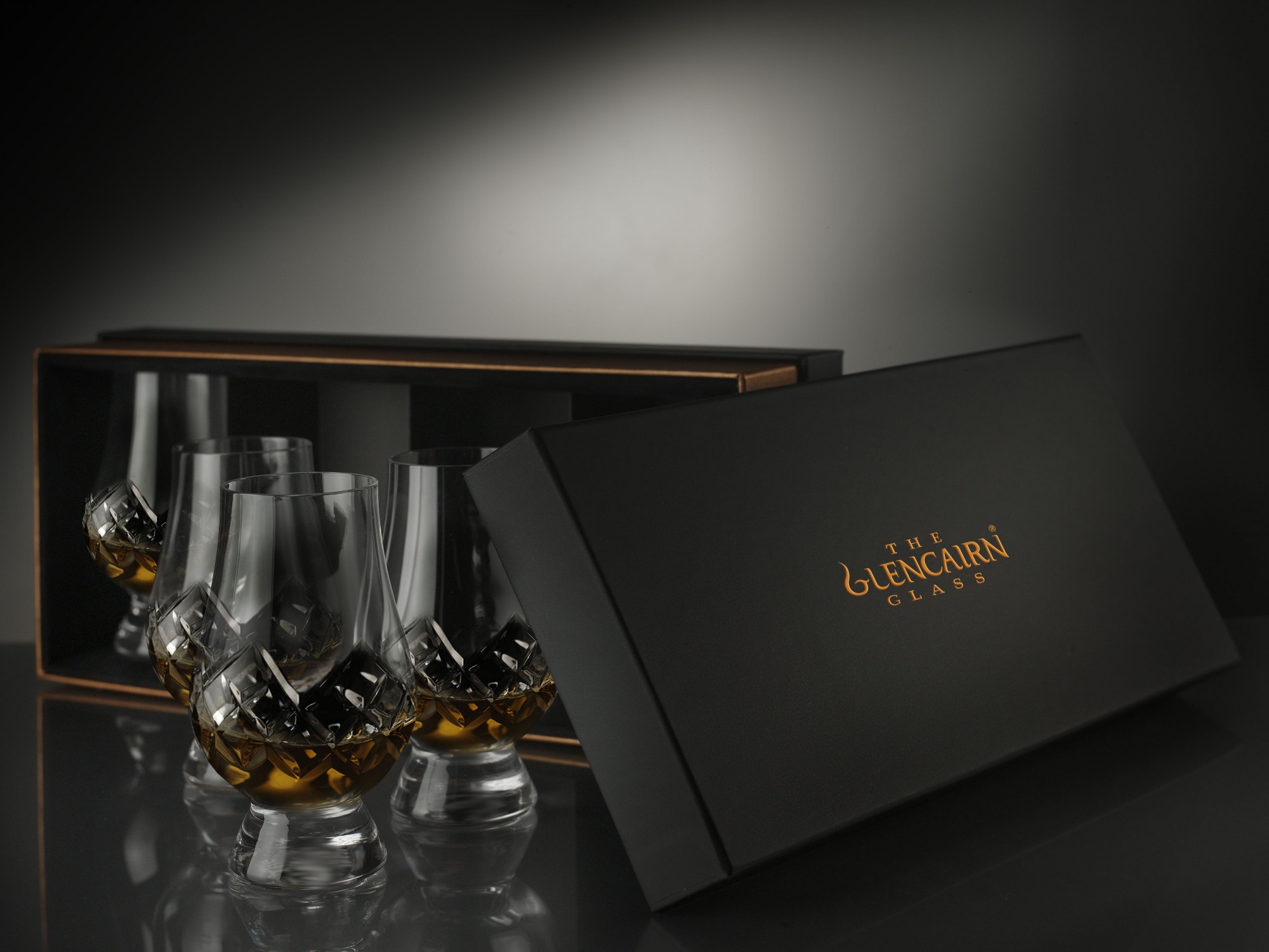 Набор бокалов для виски Glencairn Glass Cut Crystal 4 бокала 200 мл в подарочной коробке
Набор бокалов для виски Glencairn Glass Cut Crystal 4 бокала 200 мл в подарочной коробке