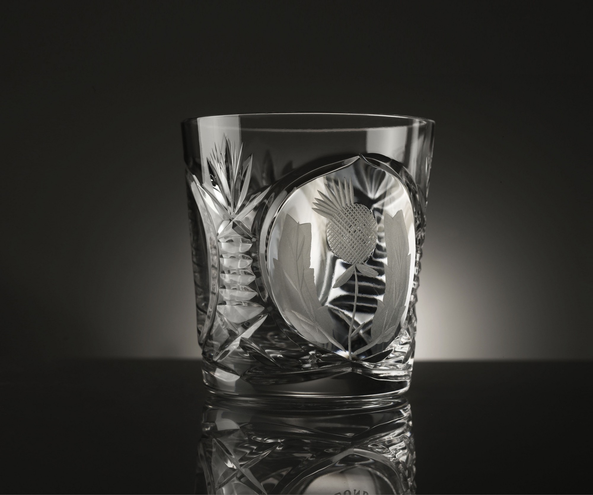 Стакан для виски Glencairn Bothwell Whisky Tumbler 250 мл 1 шт в подарочной упаковке (BOTH-THx1)
Стакан для виски Glencairn Bothwell Whisky Tumbler 250 мл 1 шт в подарочной упаковке (BOTH-THx1)