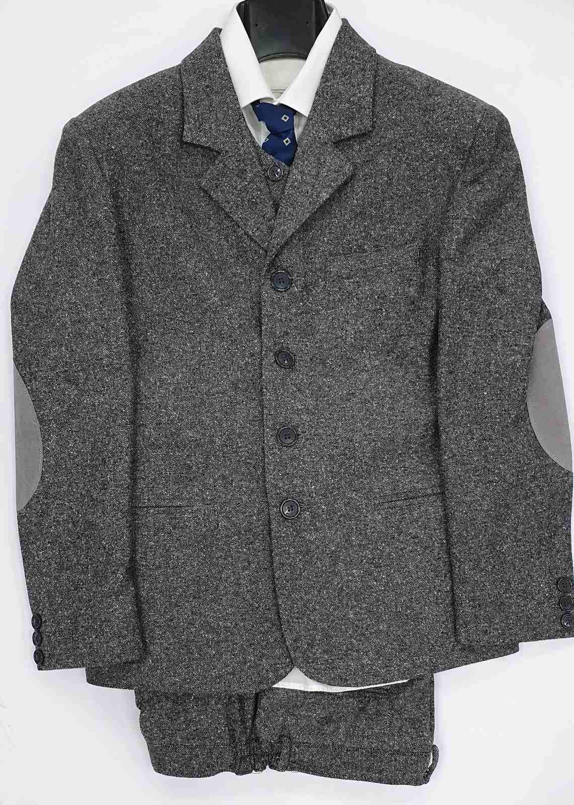 Костюм (пиджак+штаны+жилет +рубашка+ галстук) Chibra junior 164 см р.40, серого цвета, 054
Костюм (пиджак+штаны+жилет +рубашка+ галстук) Chibra junior 164 см р.40, серого цвета, 054