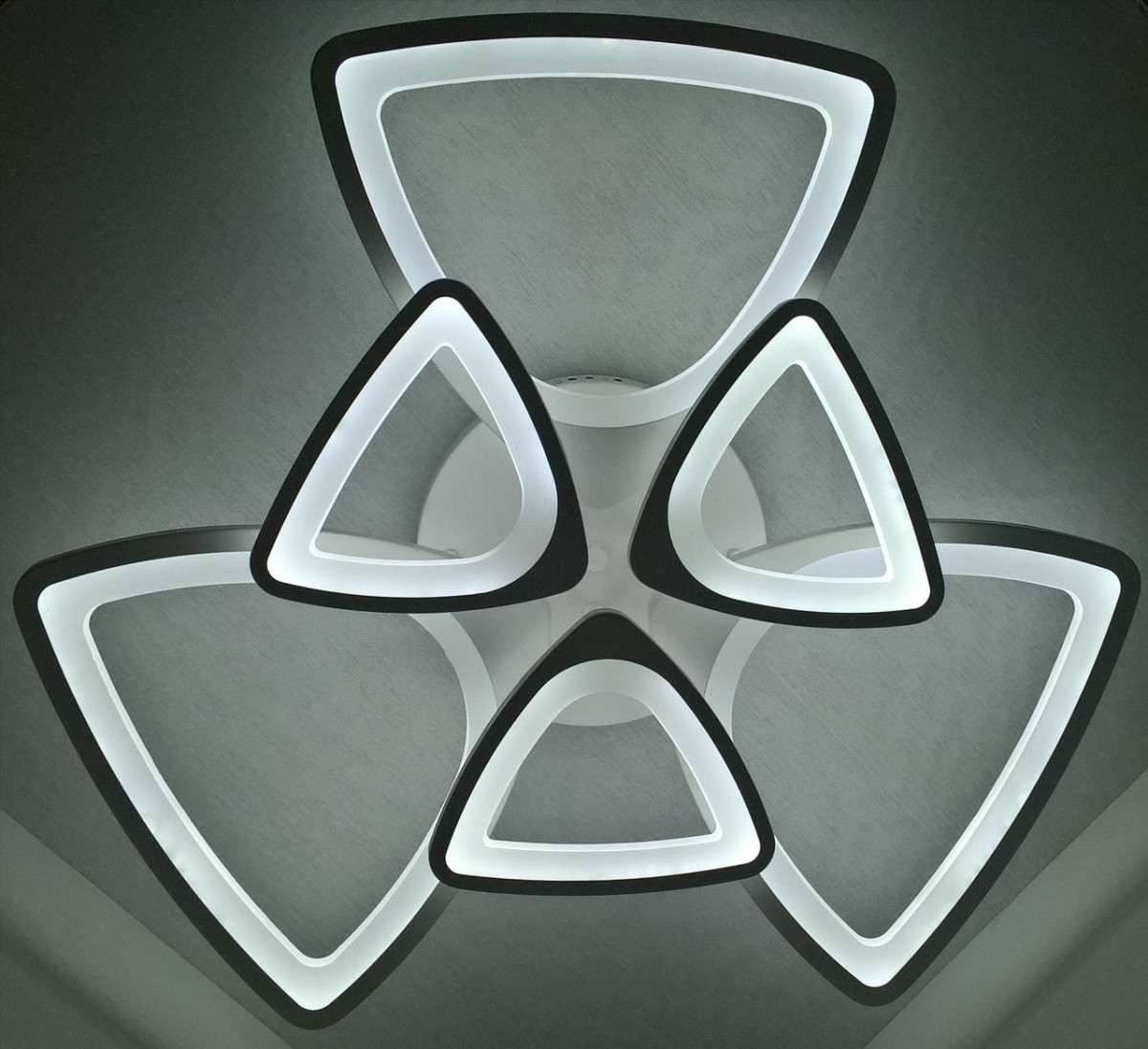 Люстра потолочная Led (14х67х67 см.) Белый матовый или матовый черный YR-2282/33-wh
Люстра потолочная Led (14х67х67 см.) Белый матовый или матовый черный YR-2282/33-wh