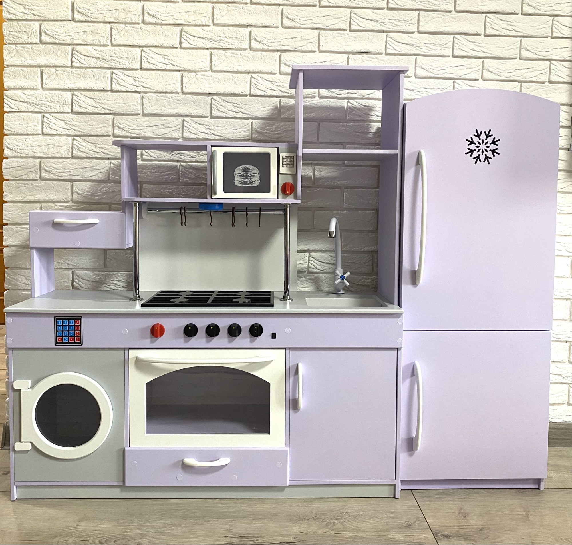 Дитяча іграшкова кухня + холодильник Woodenstar 1400х320х1130, Колір Фіолетовий
Дитяча іграшкова кухня + холодильник Woodenstar 1400х320х1130, Колір Фіолетовий