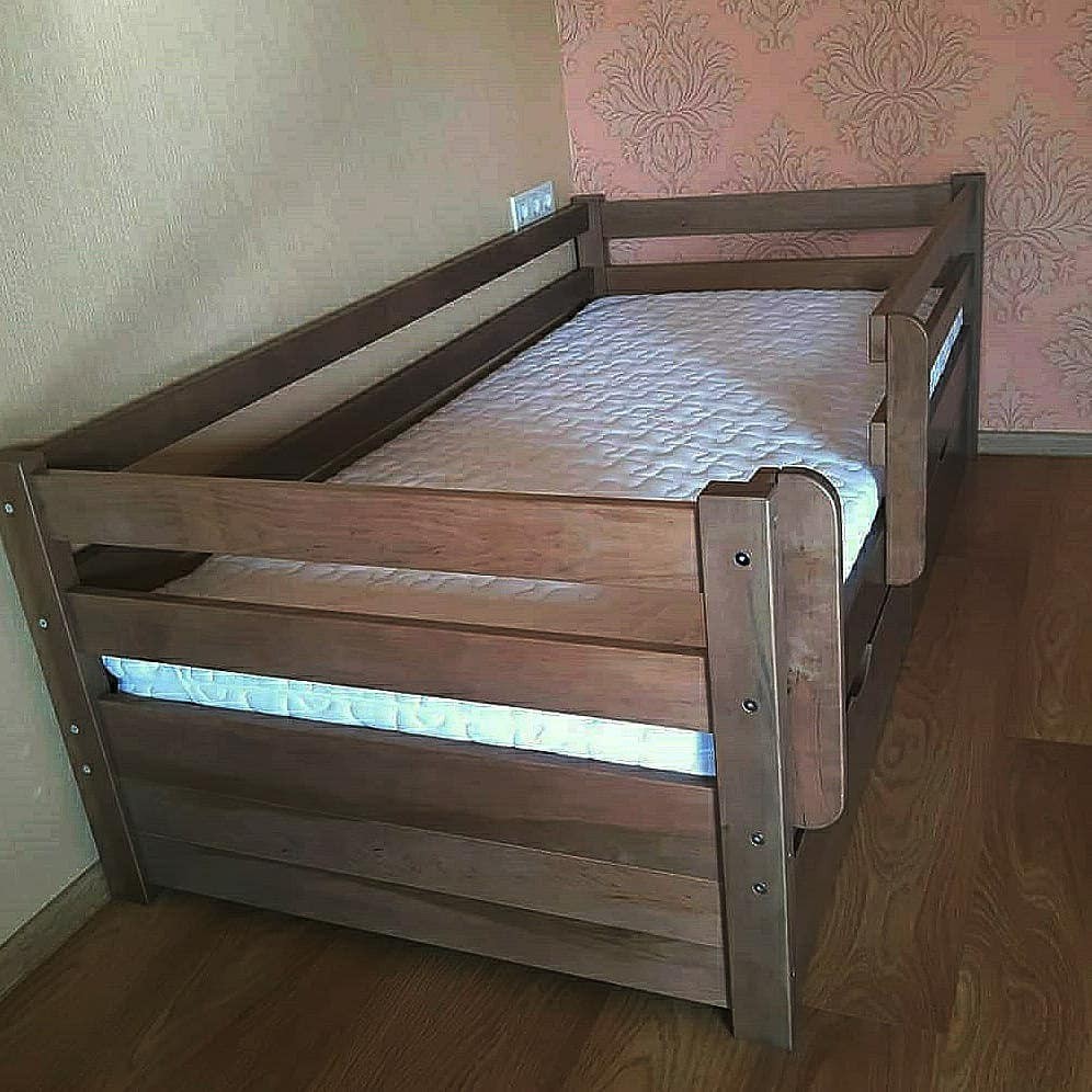 Кровать односпальная тахта RainbowDream Маркус 80х190 см массив ольхи в тонировке, с ящиками и бортом
Кровать односпальная тахта RainbowDream Маркус 80х190 см массив ольхи в тонировке, с ящиками и бортом
