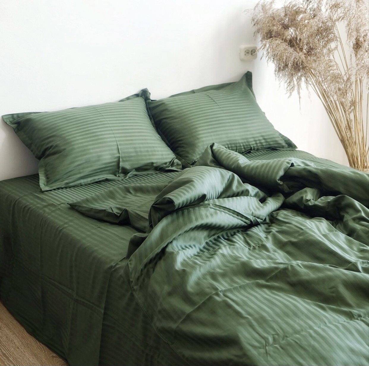Постельное бельё Textile Hygge сатин страйп 180х220 (простынь на резинке) зелёный 203312001
Постельное бельё Textile Hygge сатин страйп 180х220 (простынь на резинке) зелёный 203312001