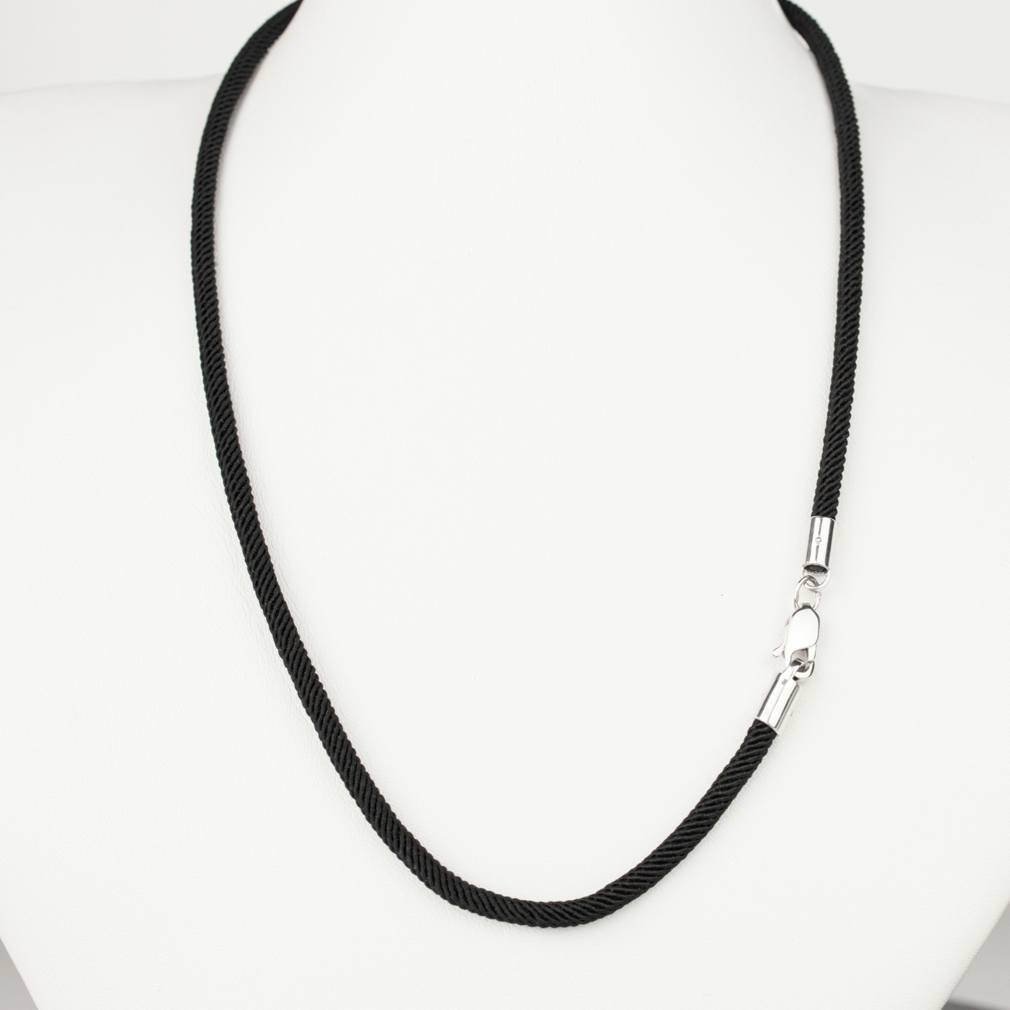 Шнурок с серебряными концевыми 4мм ILSAV Ш4.0 тр.р черный 50см (Родированные вставки)
Шнурок с серебряными концевыми 4мм ILSAV Ш4.0 тр.р черный 50см (Родированные вставки)