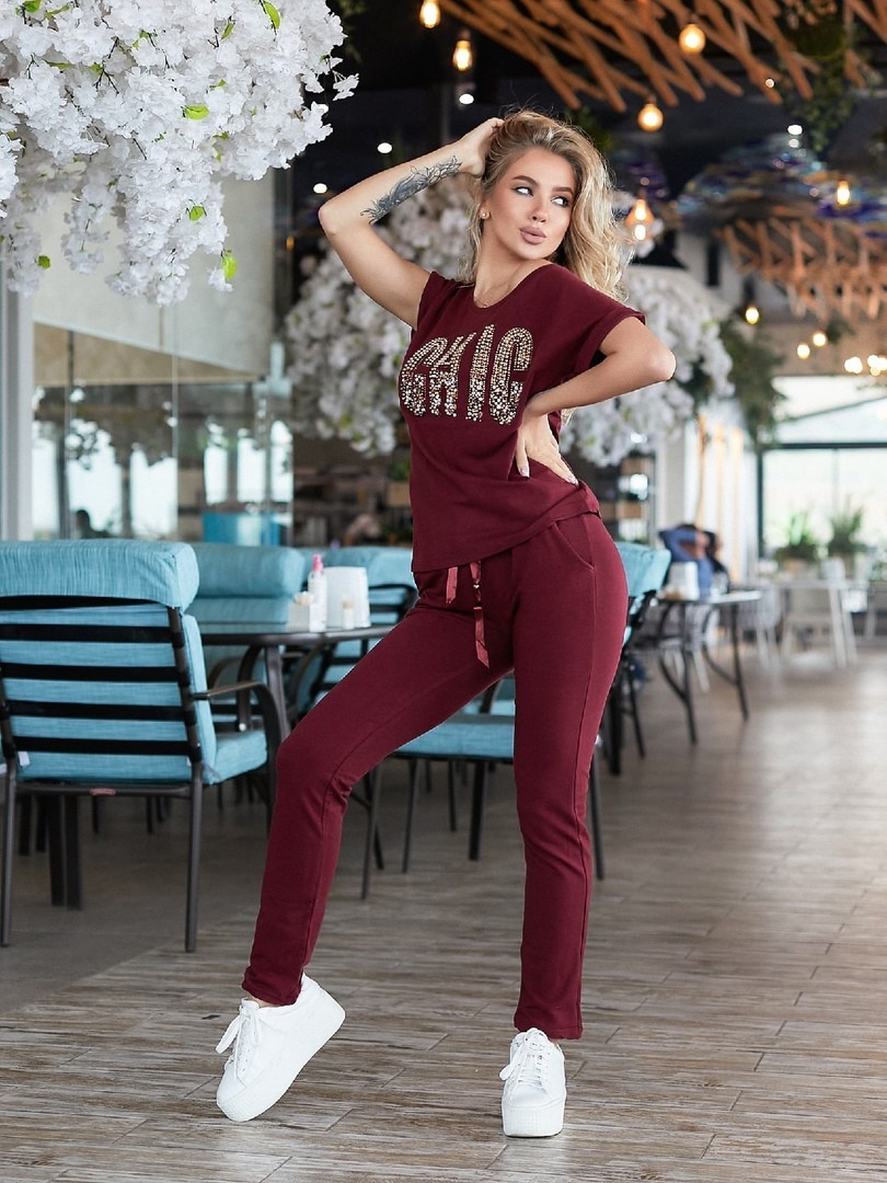 Костюм спортивный женский футболка буквы бусины штаны Miss Podium Бордовый, Костюм спортивный женский футболка буквы бусины штаны Miss Podium Бордовый 42
Костюм спортивный женский футболка буквы бусины штаны Miss Podium Бордовый, Костюм спортивный женский футболка буквы бусины штаны Miss Podium Бордовый 42