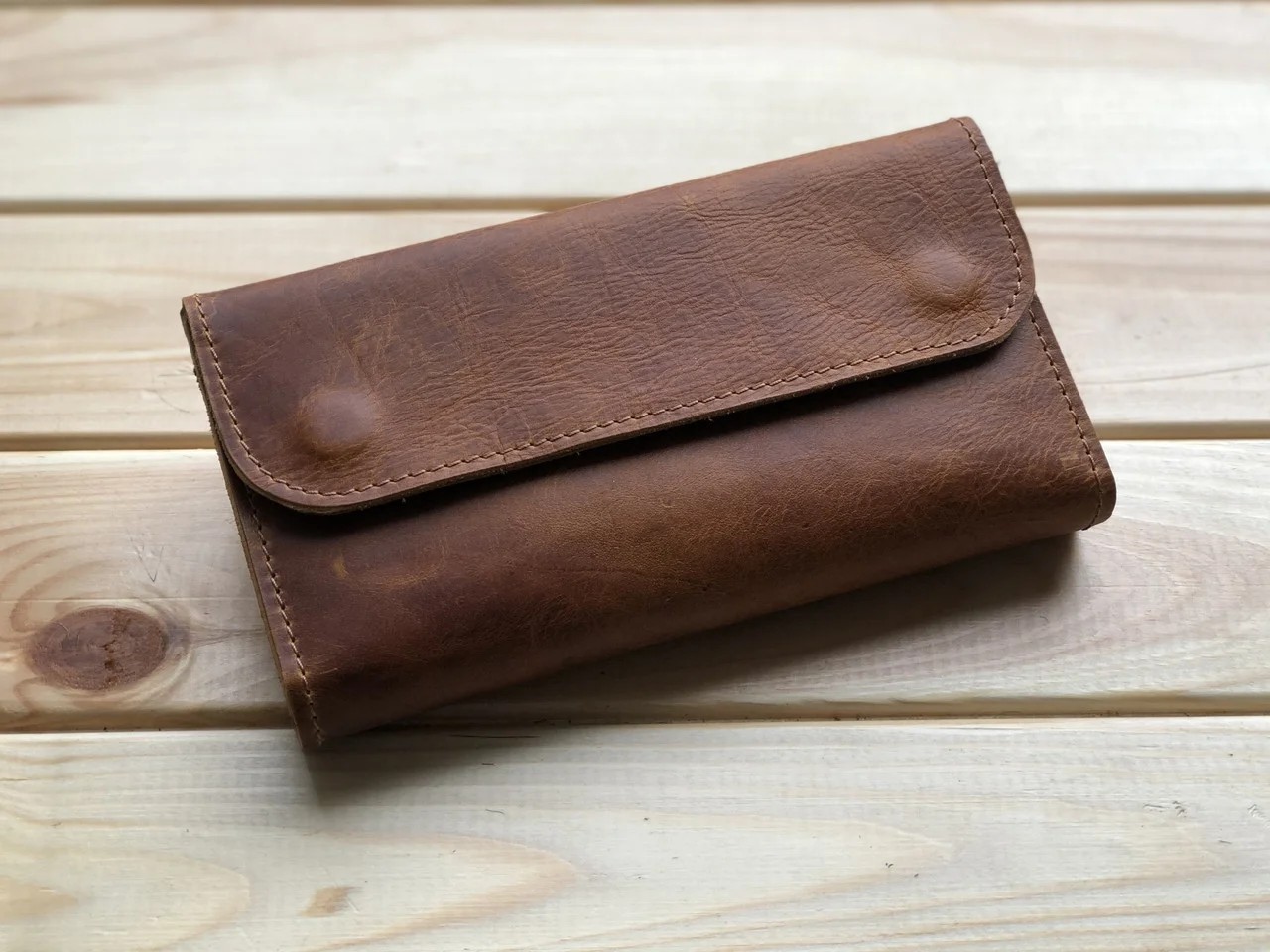 Вместительный кожаный женский кошелек на кнопках Fresh Hand Made коричневый 20*10
Вместительный кожаный женский кошелек на кнопках Fresh Hand Made коричневый 20*10