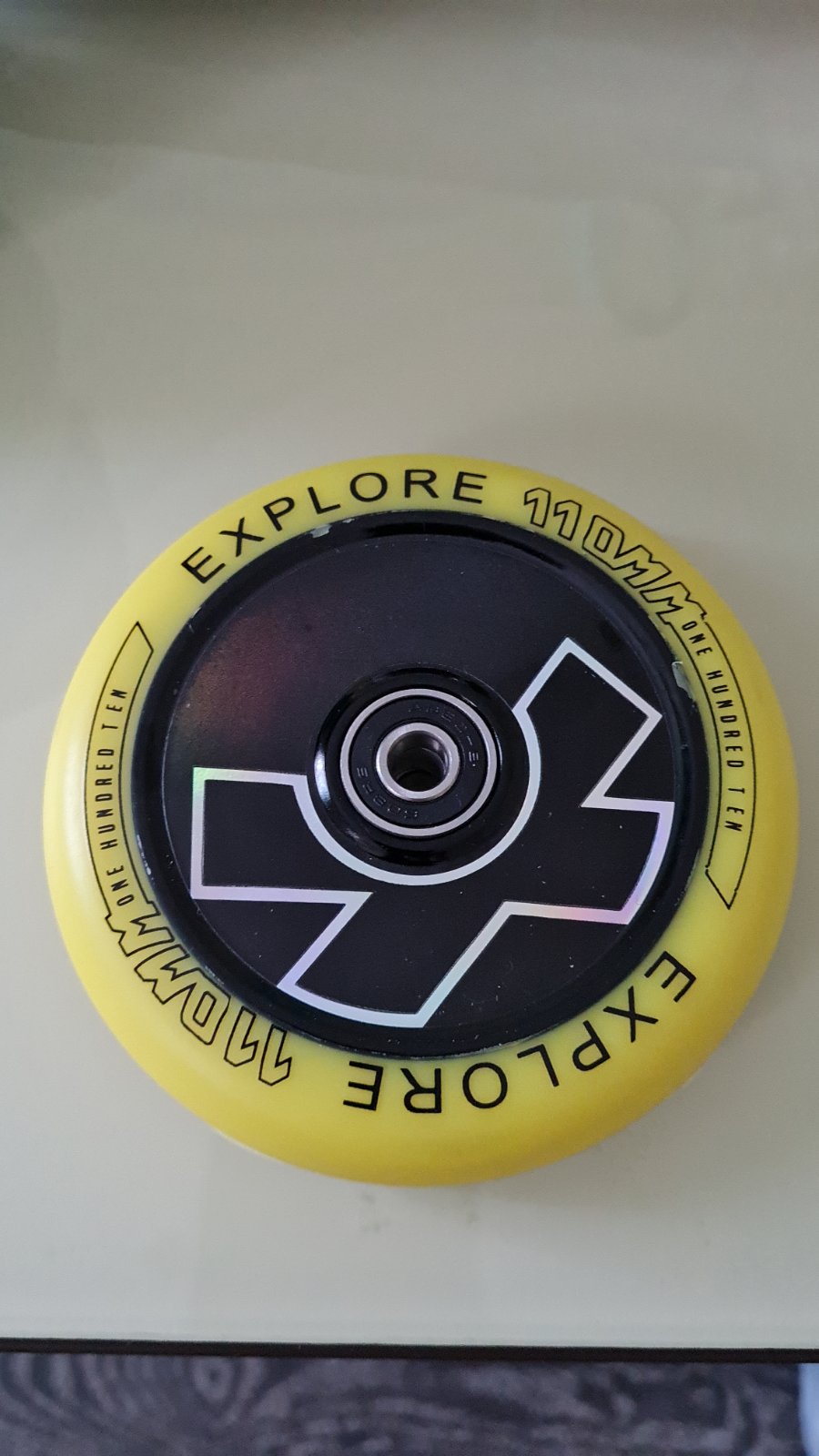 Запасное колесо 110 мм для трюковых самокатов Explore и Freerider SCOOTER WHEEL 110 +abec 9 литой дюраль черное желтое 1190
Запасное колесо 110 мм для трюковых самокатов Explore и Freerider SCOOTER WHEEL 110 +abec 9 литой дюраль черное желтое 1190