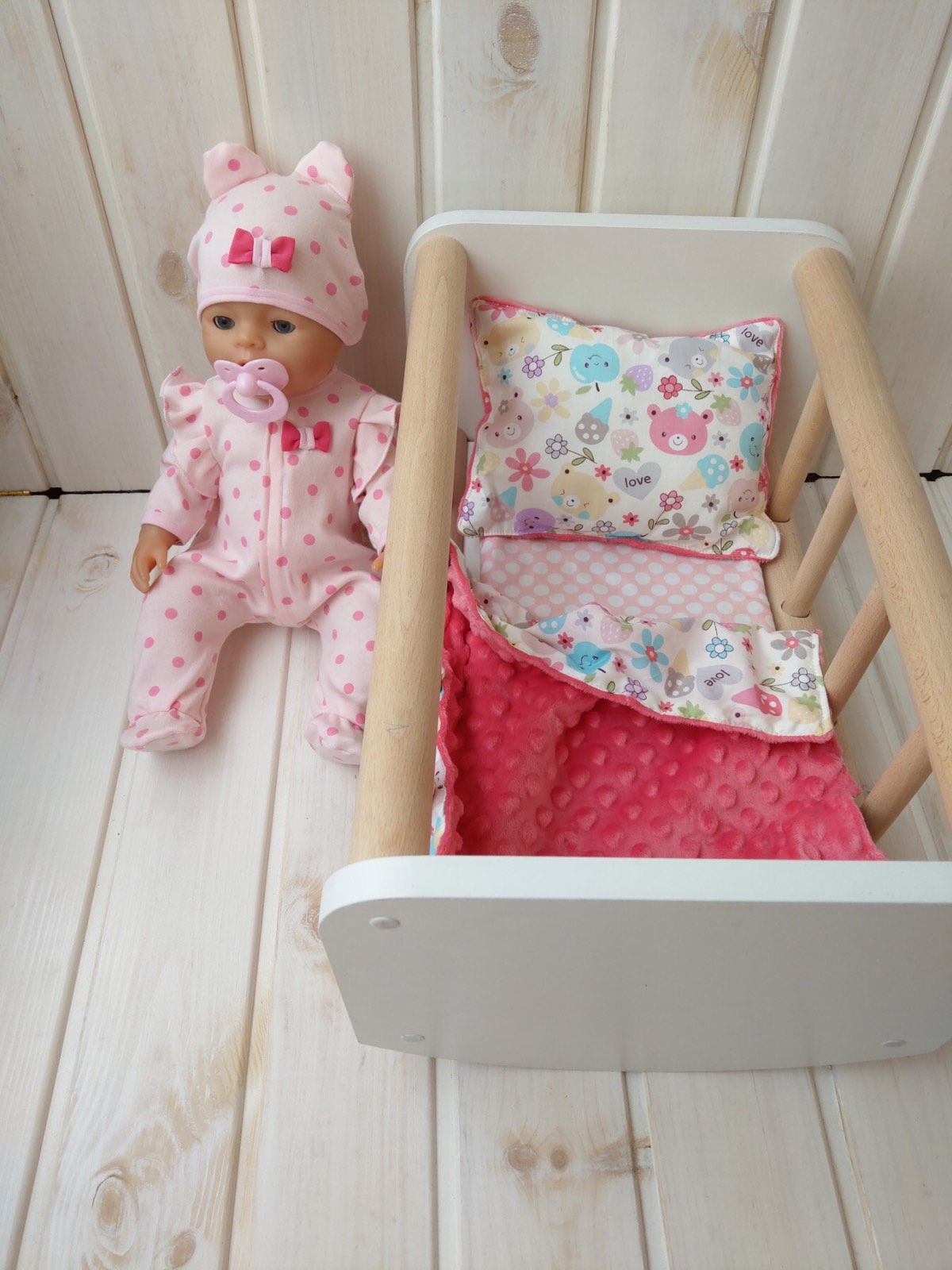 Кроватка-качалка для куклы Бэби Берн с постелью и комплектом одежды Toys Ручная работа (25896301495)
Кроватка-качалка для куклы Бэби Берн с постелью и комплектом одежды Toys Ручная работа (25896301495)
