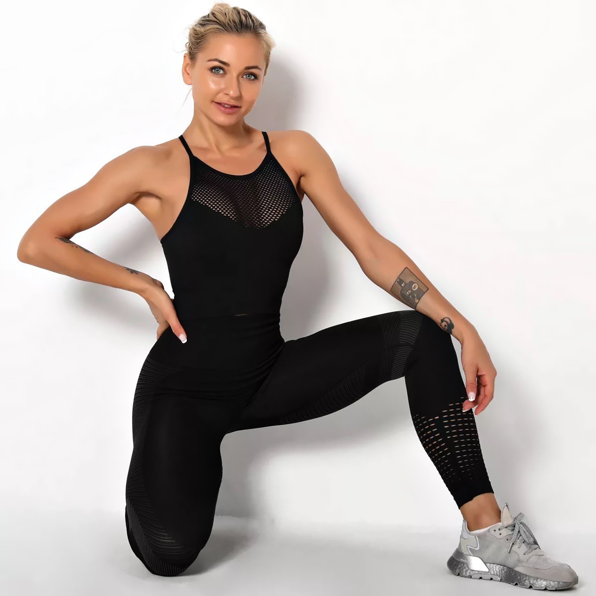 Костюм для фитнеса Biland удлиненный топ + лосины с высокой посадкой с широким плотным поясом M черный
Костюм для фитнеса Biland удлиненный топ + лосины с высокой посадкой с широким плотным поясом M черный