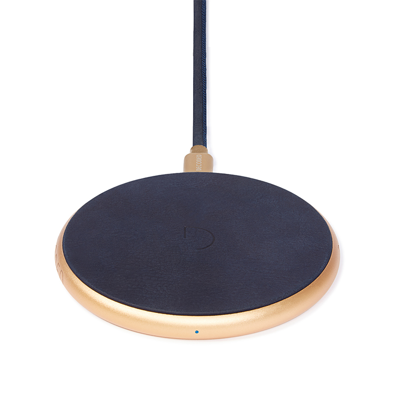 Беспроводное зарядное устройство Decoded Wireless 10W (7.5W) Gold Metal/Navy Leather
Беспроводное зарядное устройство Decoded Wireless 10W (7.5W) Gold Metal/Navy Leather