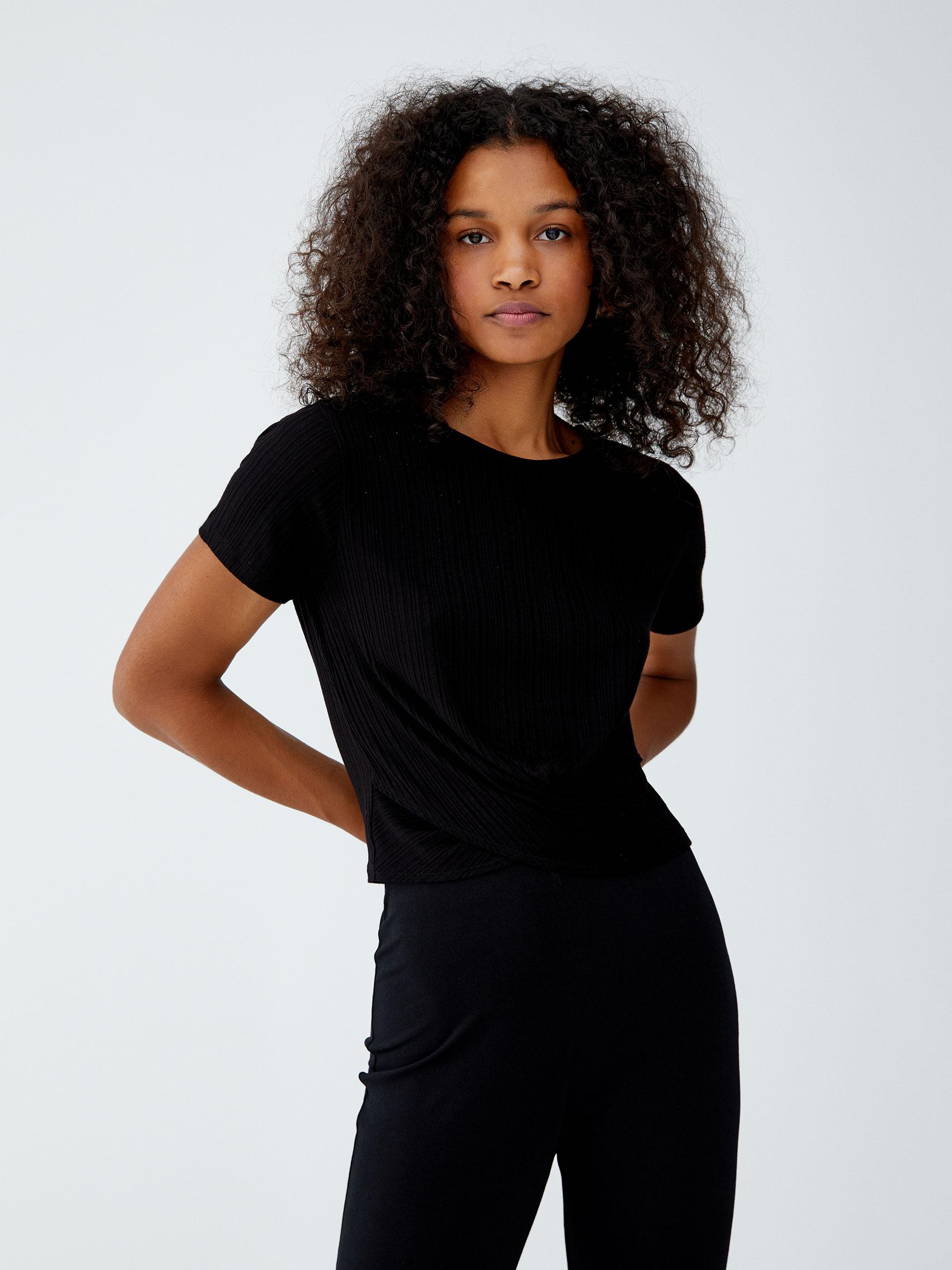 Футболка Pull & Bear 9241371800-AAAD M Черная 
Футболка Pull & Bear 9241371800-AAAD M Черная