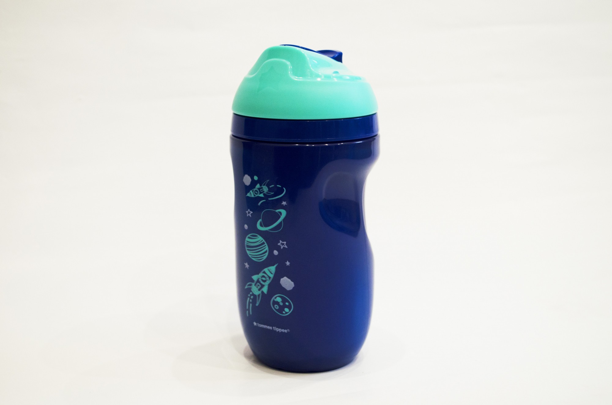 Бутылочка для кормления ( 1 шт ) Tommee tippee синего цвета с космическим рисунком, поильник с трубочкой 849
Бутылочка для кормления ( 1 шт ) Tommee tippee синего цвета с космическим рисунком, поильник с трубочкой 849