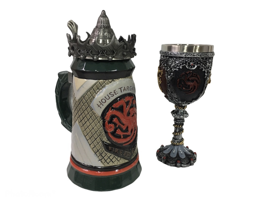 Подарочный набор Кружка House Targaryen Fire And Blood Игра Престолов и Кубок 650/200мл
Подарочный набор Кружка House Targaryen Fire And Blood Игра Престолов и Кубок 650/200мл