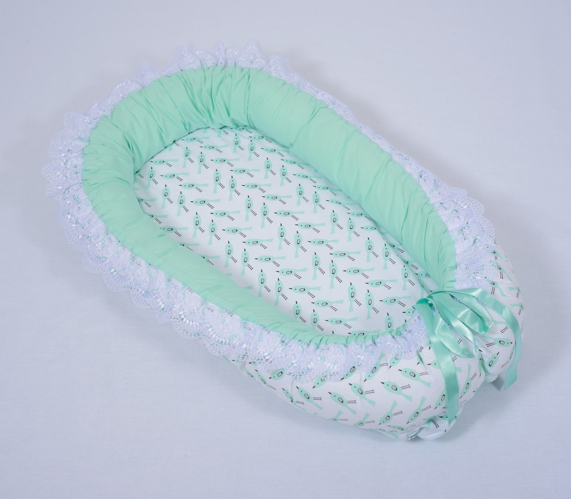 Кокон-позиционер для новорожденных BabyNest от BabyKomfort с кружевом мятные птички
Кокон-позиционер для новорожденных BabyNest от BabyKomfort с кружевом мятные птички