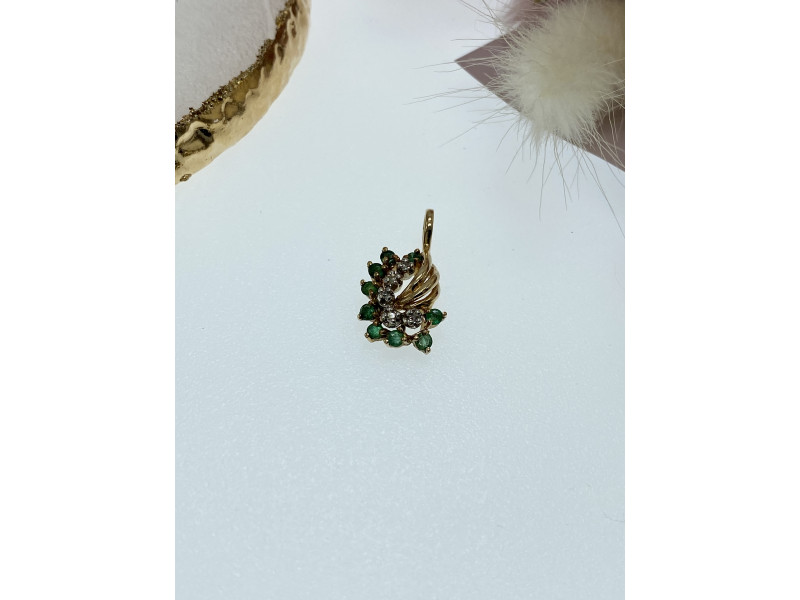 Золотой кулон с изумрудами и бриллиантами Нежность Натуральный Sky Jewelry 003109
Золотой кулон с изумрудами и бриллиантами Нежность Натуральный Sky Jewelry 003109