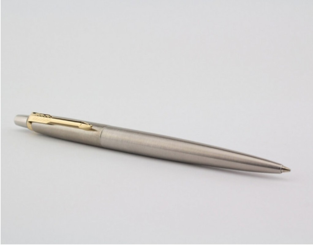 Ручка шариковая Parker Jotter 17 SS GT черная в стальном корпусе в подарочной коробке
Ручка шариковая Parker Jotter 17 SS GT черная в стальном корпусе в подарочной коробке