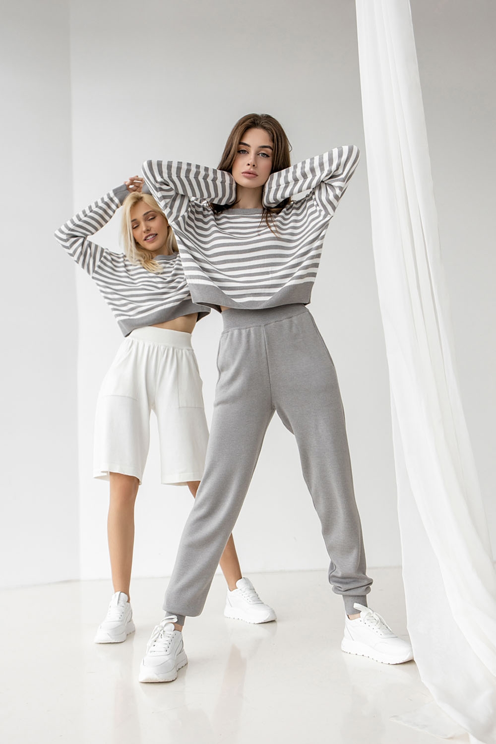 Джемпер в полоску LYTVYN 1688 Стальной-белый 42-46
Джемпер в полоску LYTVYN 1688 Стальной-белый 42-46