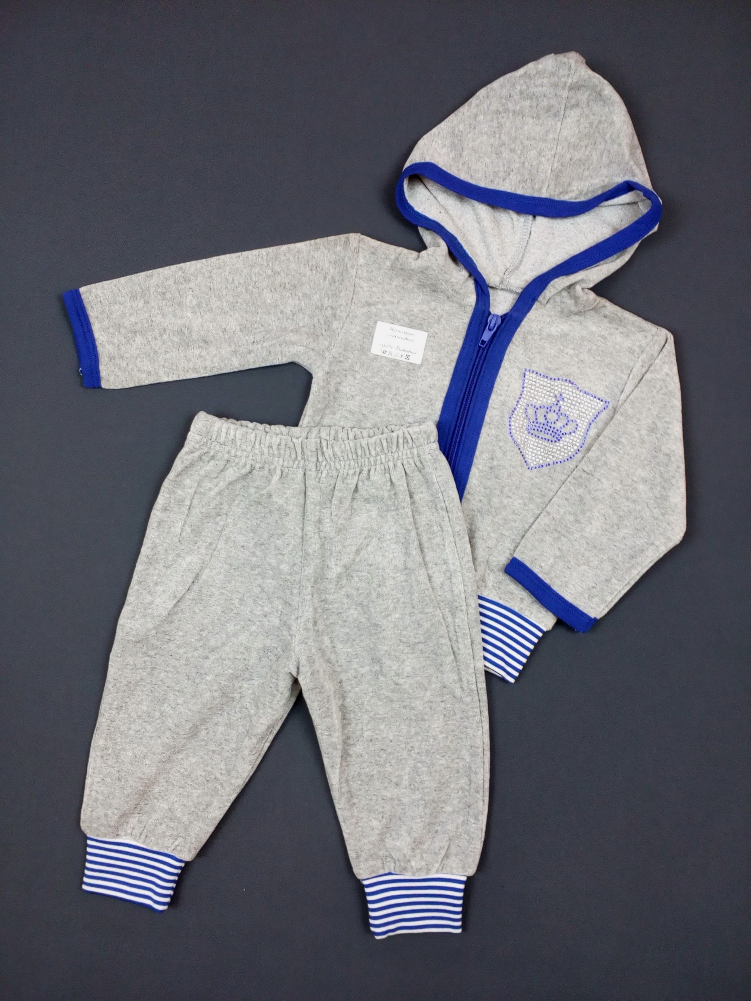 Костюм спортивный кофта + штаны Baby Life со стразами 68-74см серый с тёмно-синим 21-15
Костюм спортивный кофта + штаны Baby Life со стразами 68-74см серый с тёмно-синим 21-15