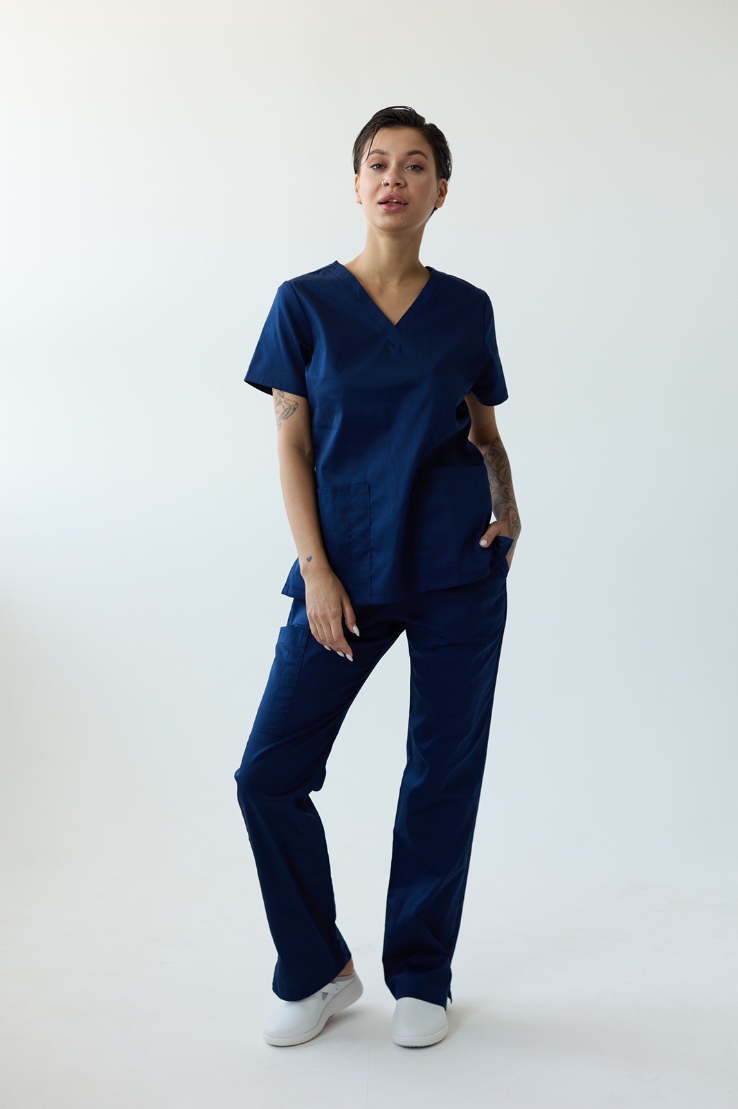 Костюм медицинский женский Barco (топ+штаны) темно-синий M (be001/be004)
Костюм медицинский женский Barco (топ+штаны) темно-синий M (be001/be004)