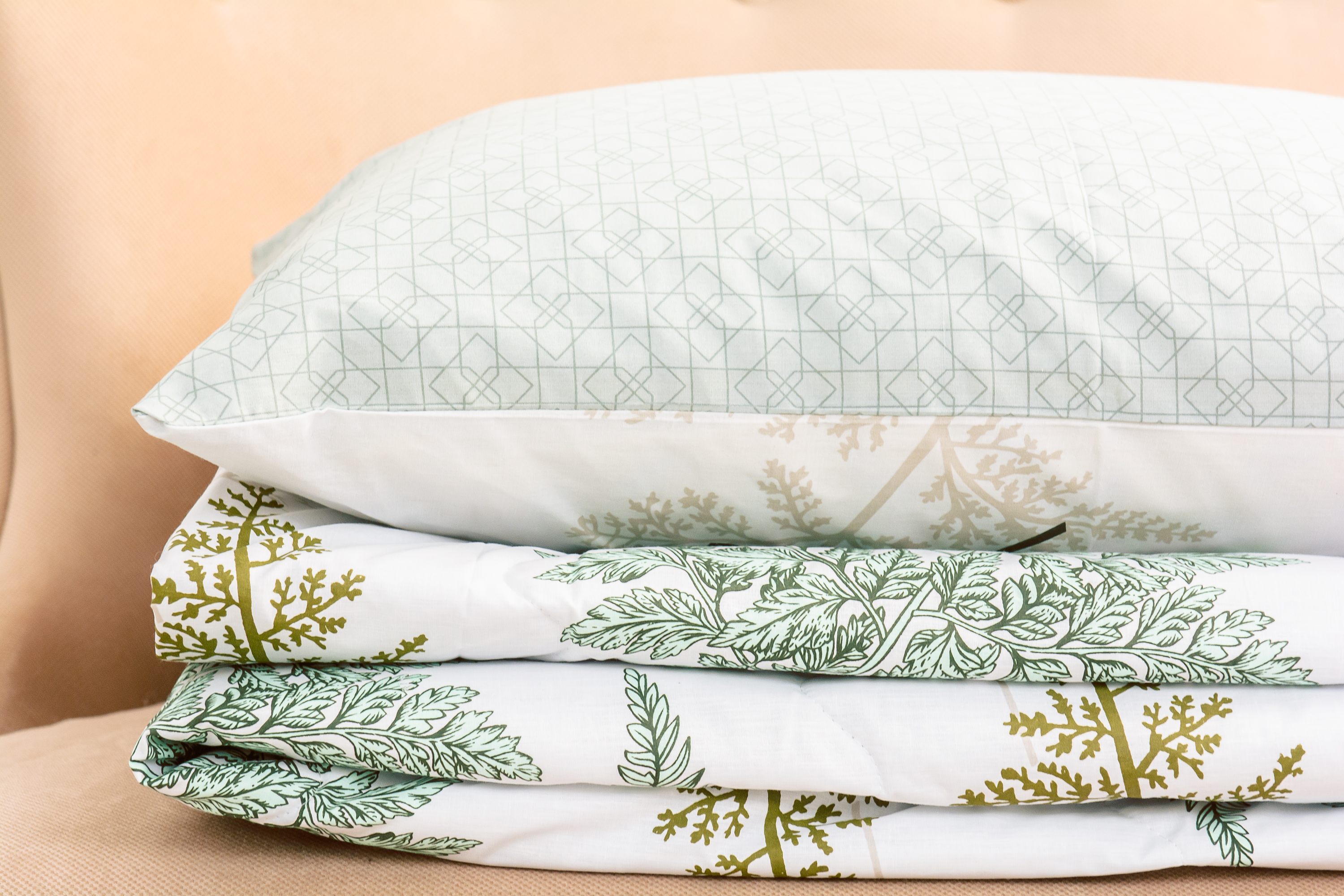Летний постельный комплект MirSon №2622 EcoSilk 17-0006 Donata одеяло 220x240 см + наволочки 2 х 50х70 см
Летний постельный комплект MirSon №2622 EcoSilk 17-0006 Donata одеяло 220x240 см + наволочки 2 х 50х70 см