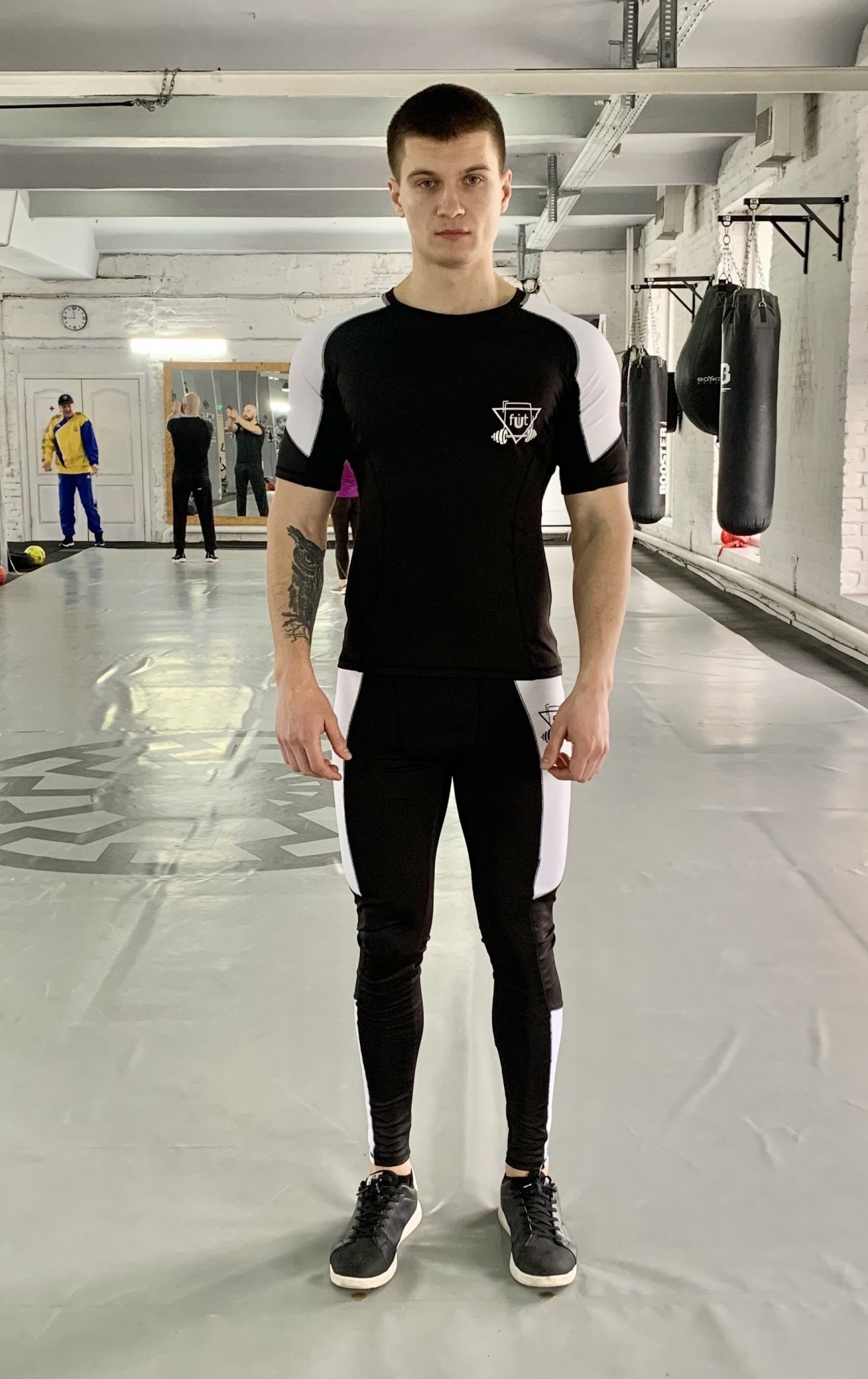 Рашгард компрессионный мужской fitU Force-sh white Черно-белый, Рашгард компрессионный мужской fitU Force-sh white XL Черно-белый
Рашгард компрессионный мужской fitU Force-sh white Черно-белый, Рашгард компрессионный мужской fitU Force-sh white XL Черно-белый