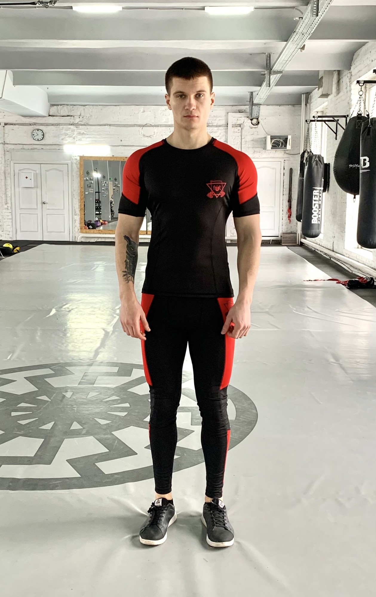 Рашгард компрессионный мужской fitU Force-sh red Черно-красный, Рашгард компрессионный мужской fitU Force-sh red M Черно-красный
Рашгард компрессионный мужской fitU Force-sh red Черно-красный, Рашгард компрессионный мужской fitU Force-sh red M Черно-красный