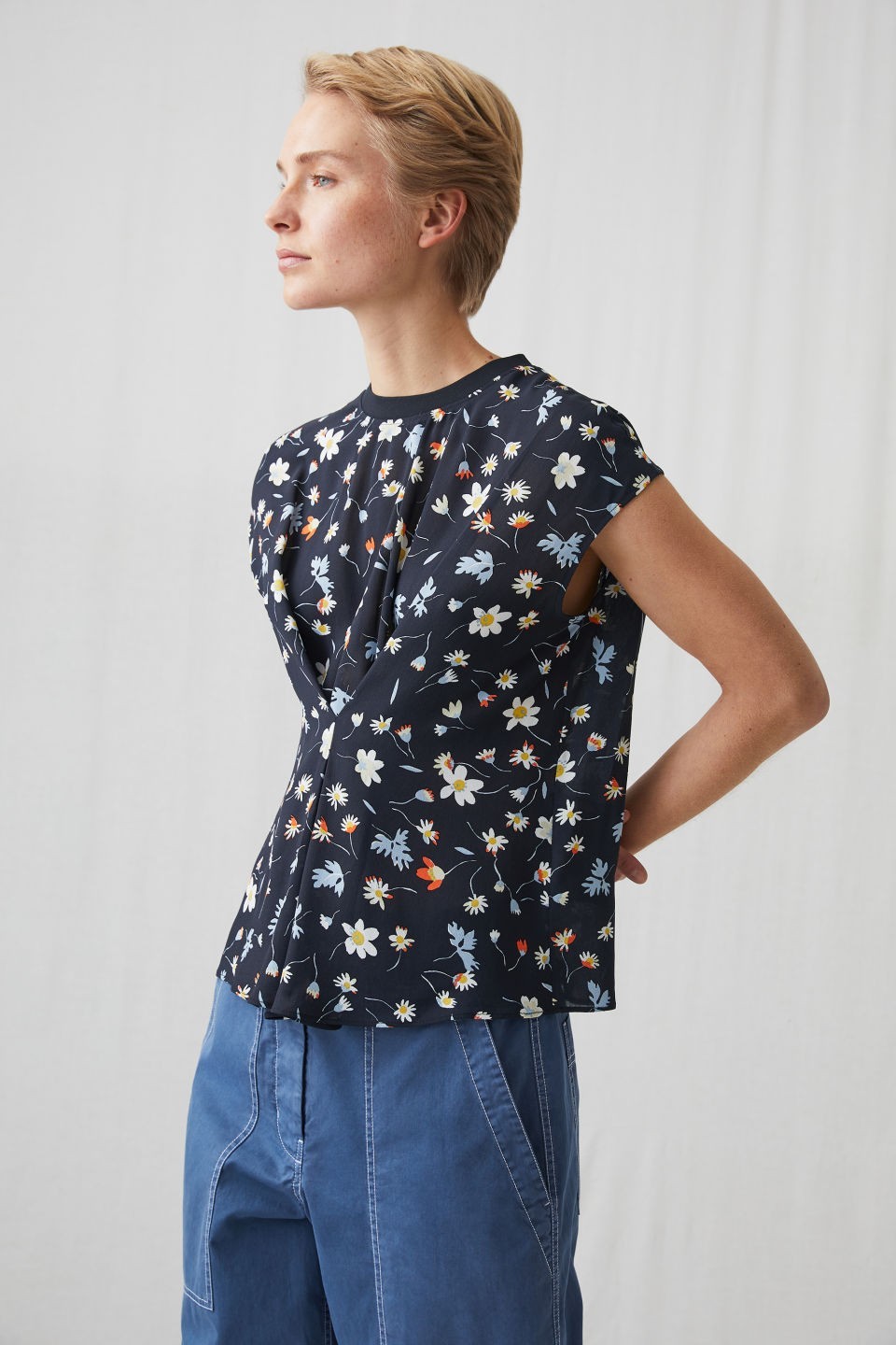 Блуза женская ARKET Sleeveless Floral Top, Блуза женская ARKET Sleeveless Floral Top S
Блуза женская ARKET Sleeveless Floral Top, Блуза женская ARKET Sleeveless Floral Top S