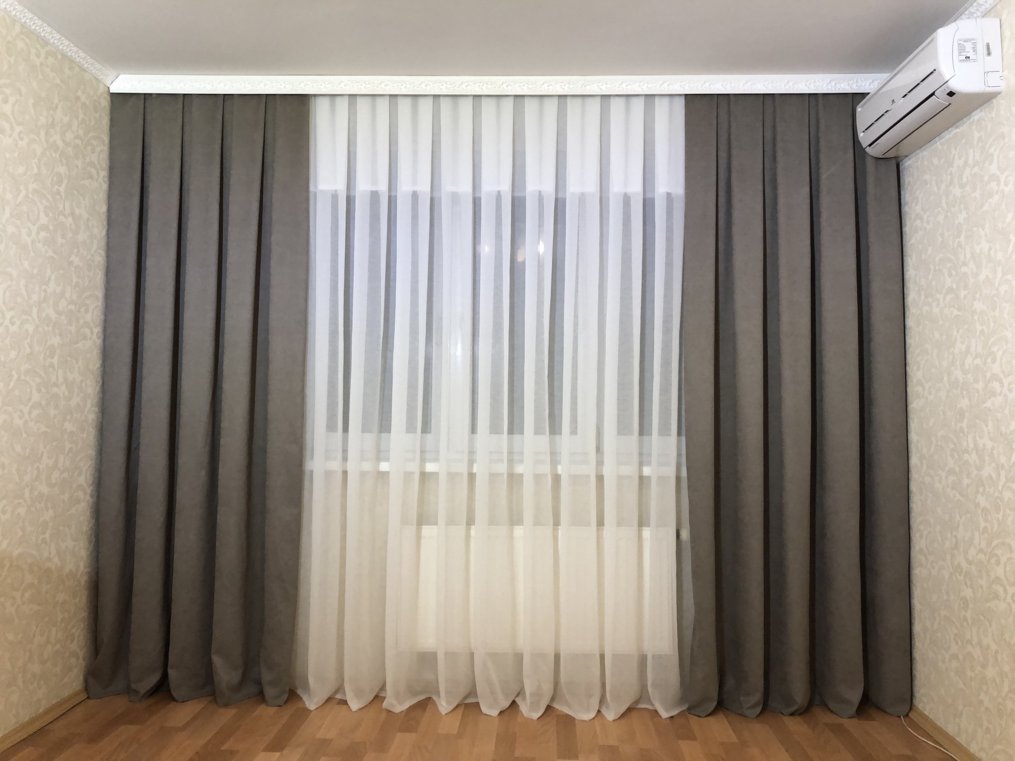 Комплект штор и тюли. Шторы микровелюр мокрый асфальт 150*300 (2шт). Тюль батист белый 400*300(1шт)
Комплект штор и тюли. Шторы микровелюр мокрый асфальт 150*300 (2шт). Тюль батист белый 400*300(1шт)
