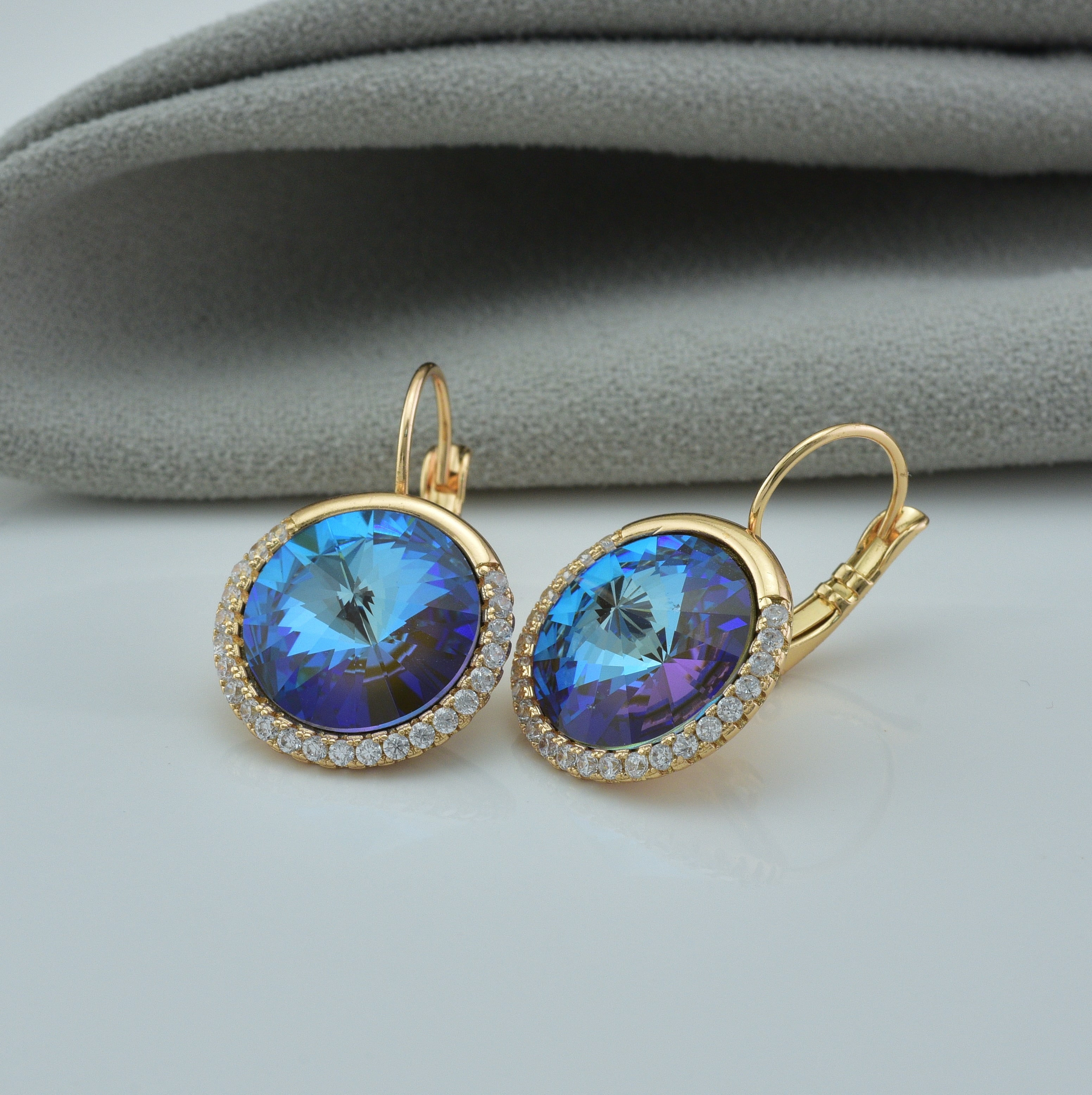 Сережки Xuping з кристалами Swarovski 83300 розмір 28х17 мм колір синій вага 11.5 г позолота 18К
Сережки Xuping з кристалами Swarovski 83300 розмір 28х17 мм колір синій вага 11.5 г позолота 18К