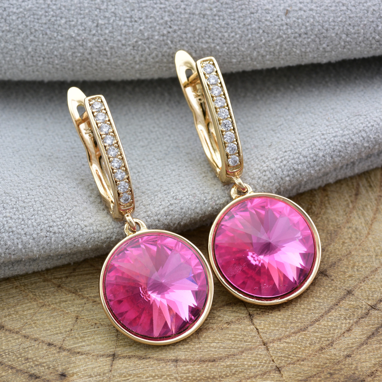 Серьги Xuping с кристаллами Swarovski 83173 размер 33х13 мм цвет розовый позолота 18К
Серьги Xuping с кристаллами Swarovski 83173 размер 33х13 мм цвет розовый позолота 18К