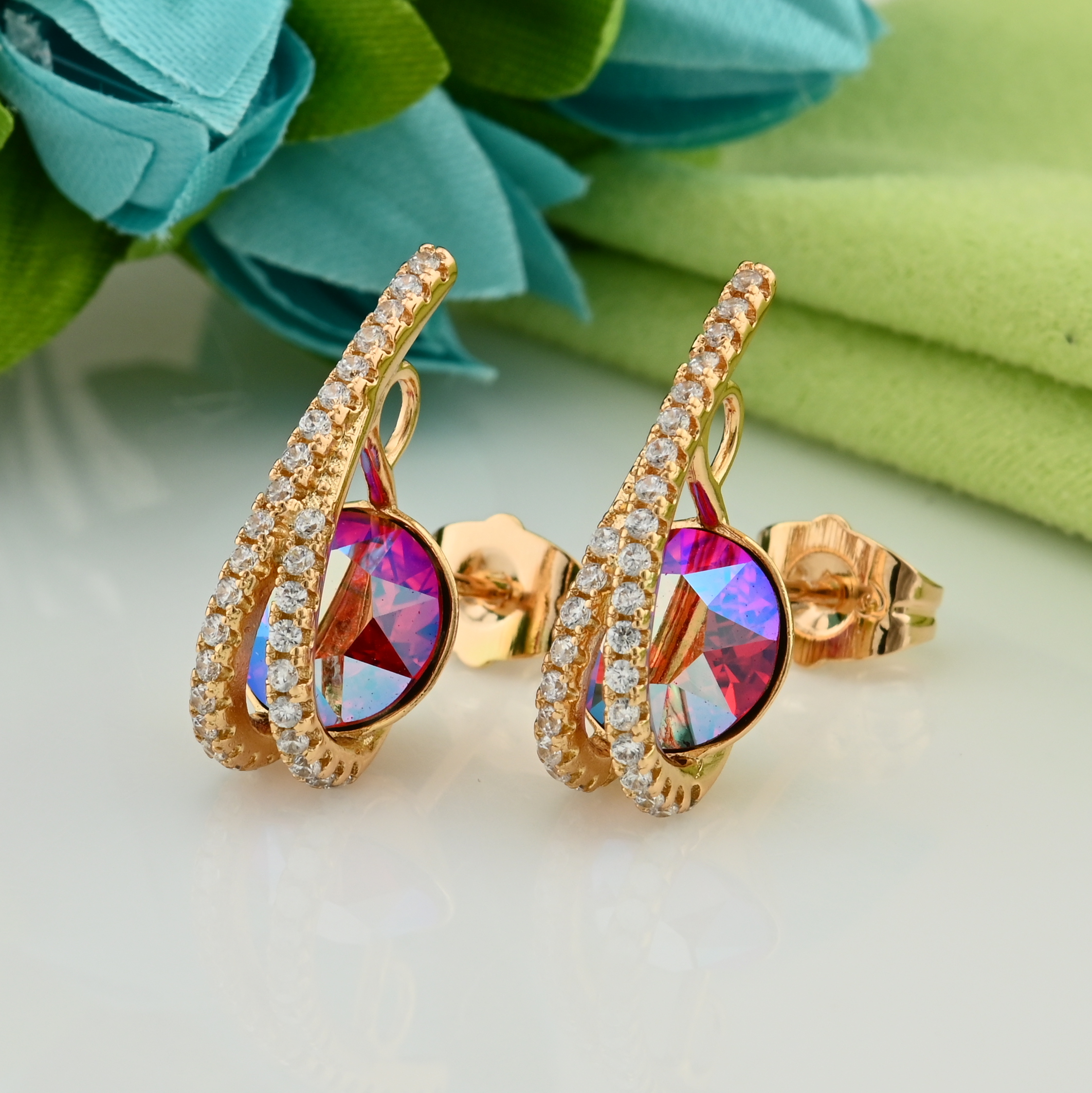 Серьги Xuping с кристаллами Swarovski 83226 размер 20х9 мм цвет красный хамелеон вес 4.0 г позолота 18К
Серьги Xuping с кристаллами Swarovski 83226 размер 20х9 мм цвет красный хамелеон вес 4.0 г позолота 18К