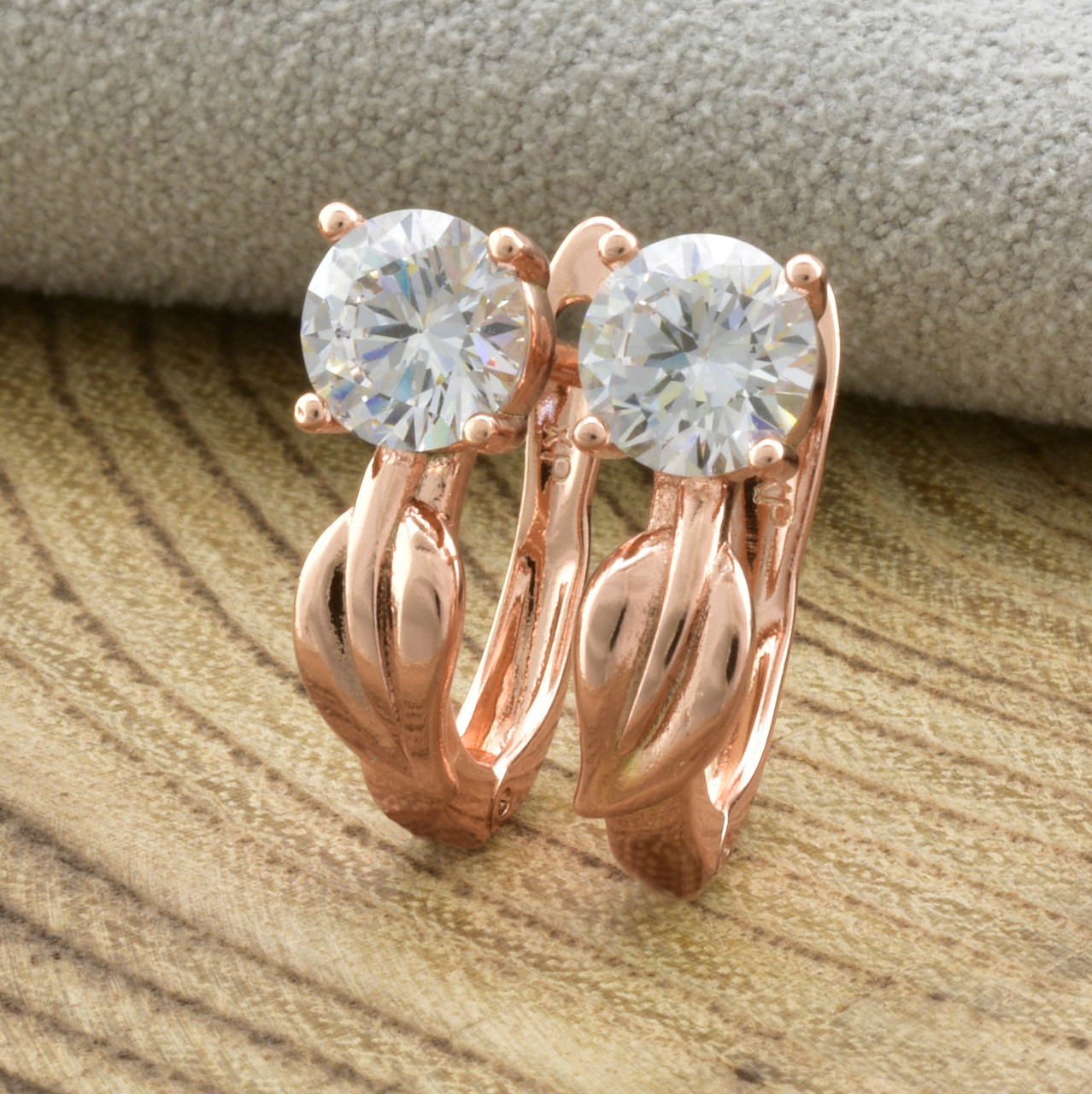 Сережки Xuping Золотий стандарт 24368 розмір 15х7 мм фіаніт вага 32 г позолота РО 
Сережки Xuping Золотий стандарт 24368 розмір 15х7 мм фіаніт вага 32 г позолота РО