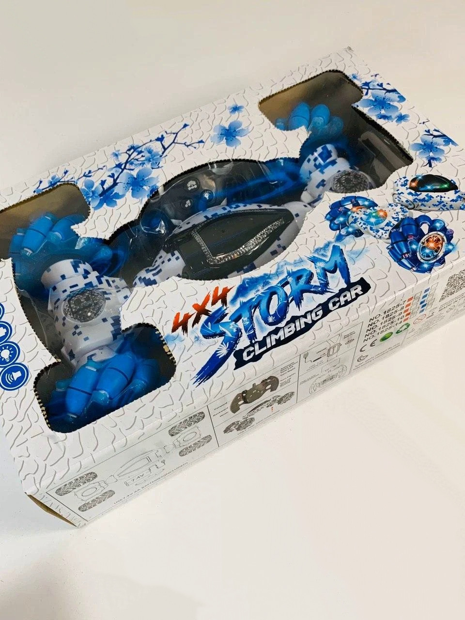 Автомобиль вездеход на р/у Double-Sided STORM 1:12 36 см Сенсорное управление 4WD, 180/360 градусов White-Blue (1825-8ALB)
Автомобиль вездеход на р/у Double-Sided STORM 1:12 36 см Сенсорное управление 4WD, 180/360 градусов White-Blue (1825-8ALB)