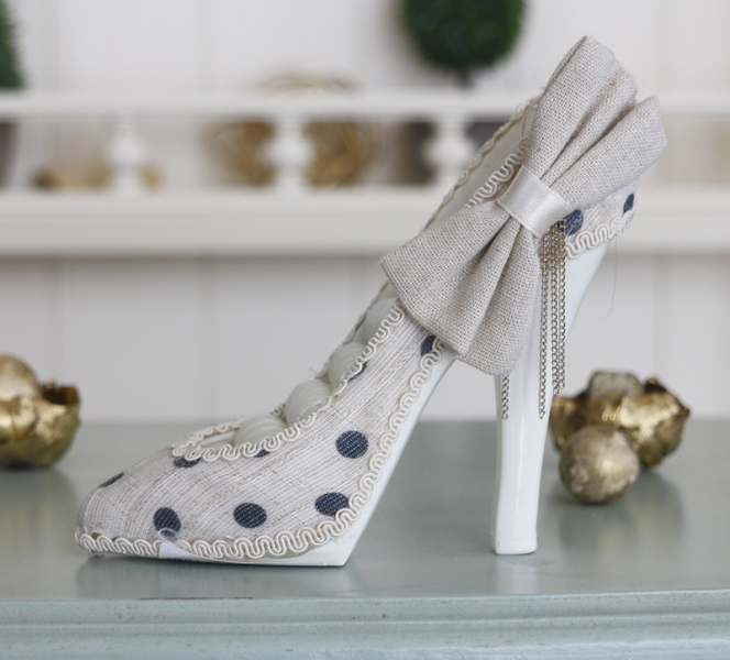 Футляр для ювелирных изделий Подставка Present туфелька бежевая GM09-J9022C
Футляр для ювелирных изделий Подставка Present туфелька бежевая GM09-J9022C