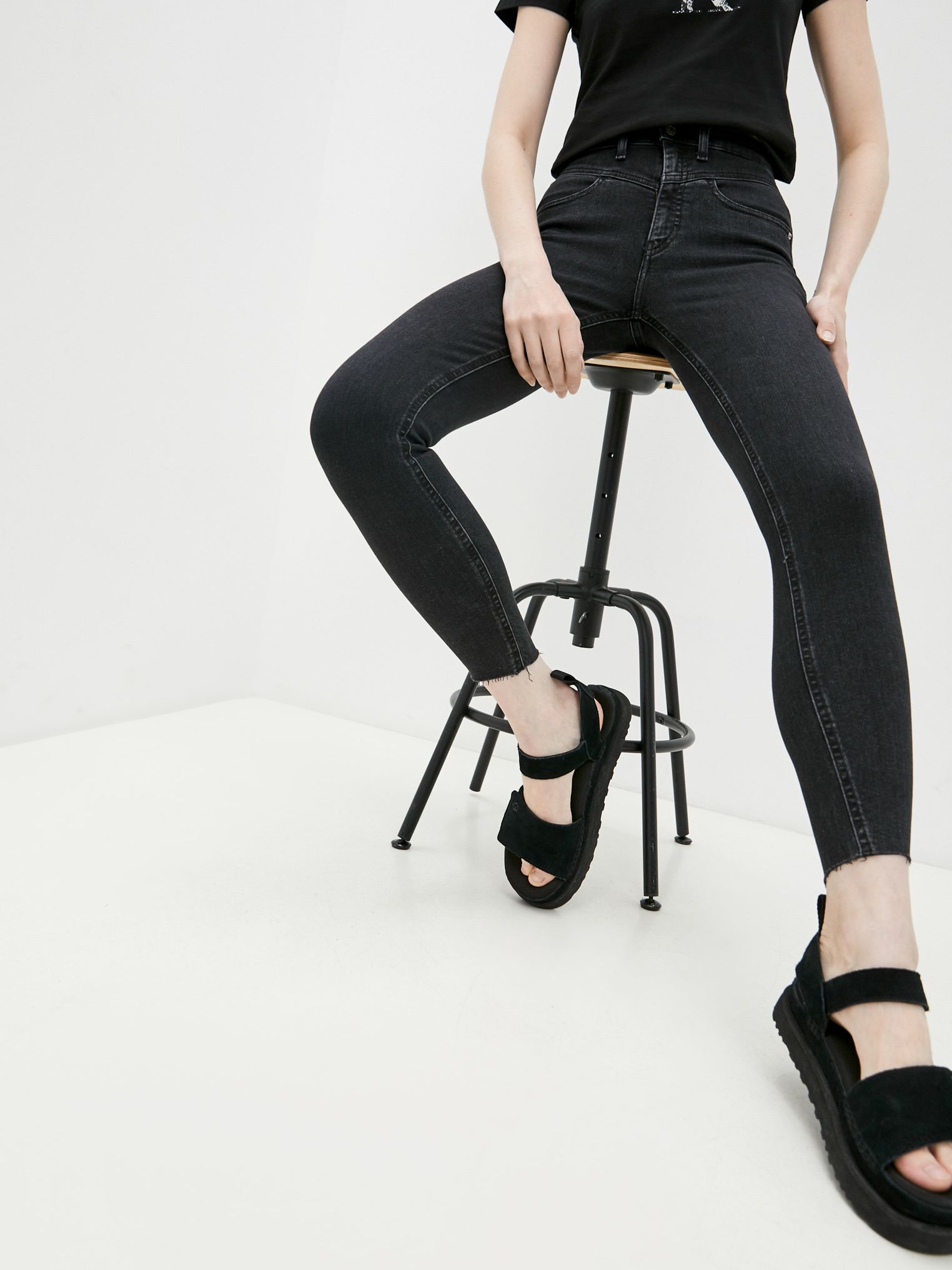 Джинсы Calvin Klein Jeans High Rise Super Skinny Ankle J20J216498-1BY Черные, Джинсы Calvin Klein Jeans High Rise Super Skinny Ankle J20J216498-1BY 24 Черные
Джинсы Calvin Klein Jeans High Rise Super Skinny Ankle J20J216498-1BY Черные, Джинсы Calvin Klein Jeans High Rise Super Skinny Ankle J20J216498-1BY 24 Черные