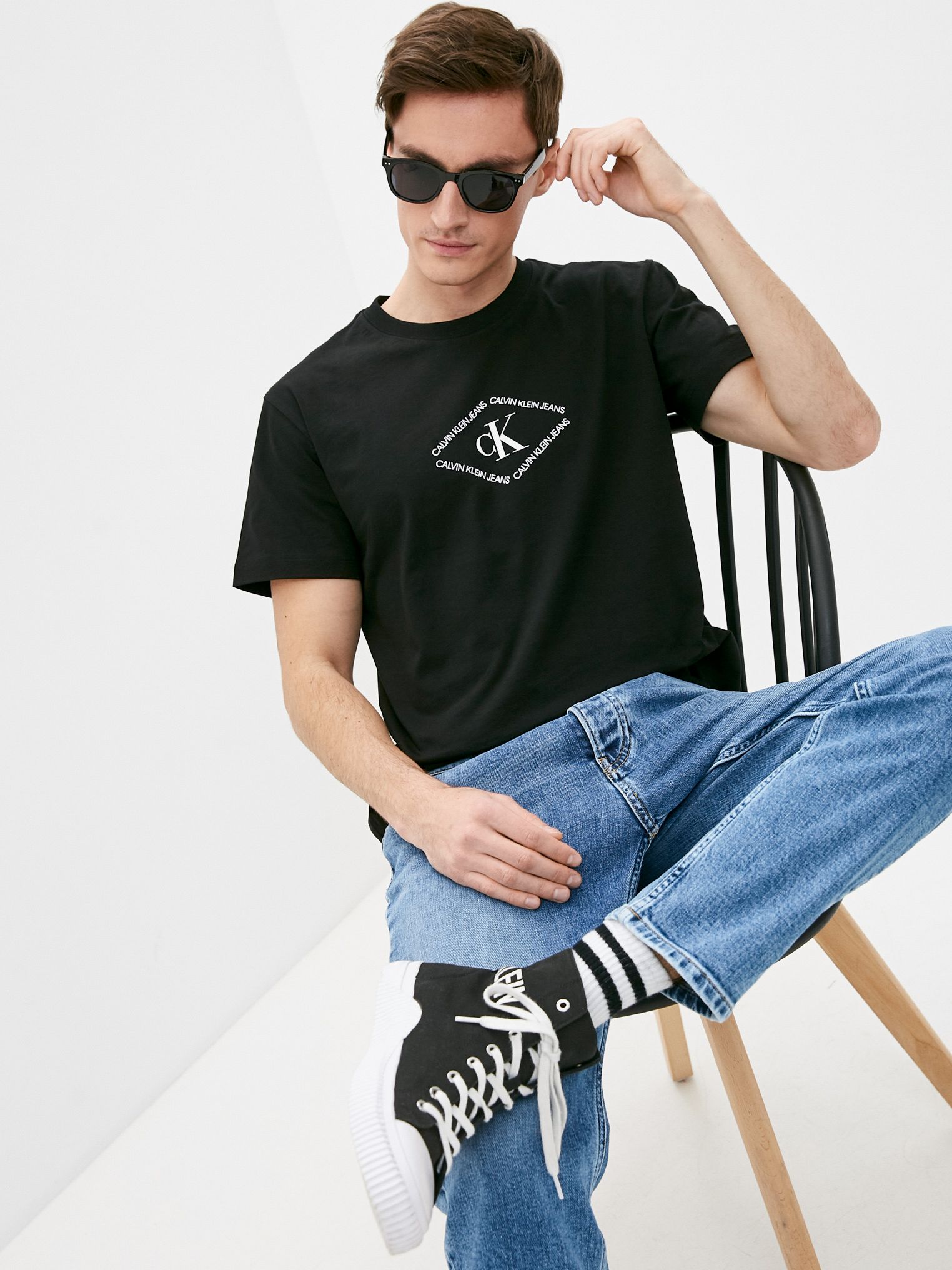 Футболка Calvin Klein Jeans Urban Skate Back Graphic S/S T J30J317495-BEH S Черная
Футболка Calvin Klein Jeans Urban Skate Back Graphic S/S T J30J317495-BEH S Черная
