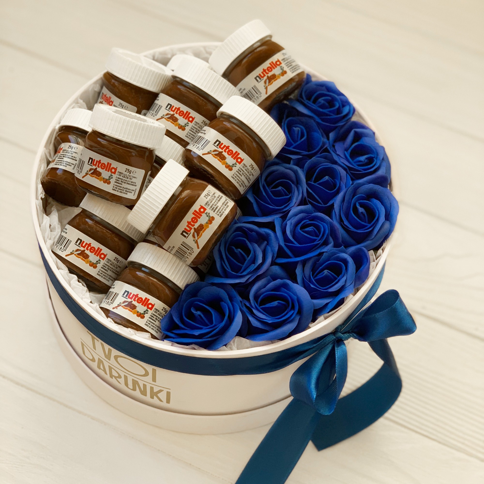 Подарок для девушки YourGifts Подарочный бокс с синими мыльными розами и Nutella Mini для сестры, жены, мамы, девушки. Подарок на день рождения.
Подарок для девушки YourGifts Подарочный бокс с синими мыльными розами и Nutella Mini для сестры, жены, мамы, девушки. Подарок на день рождения.